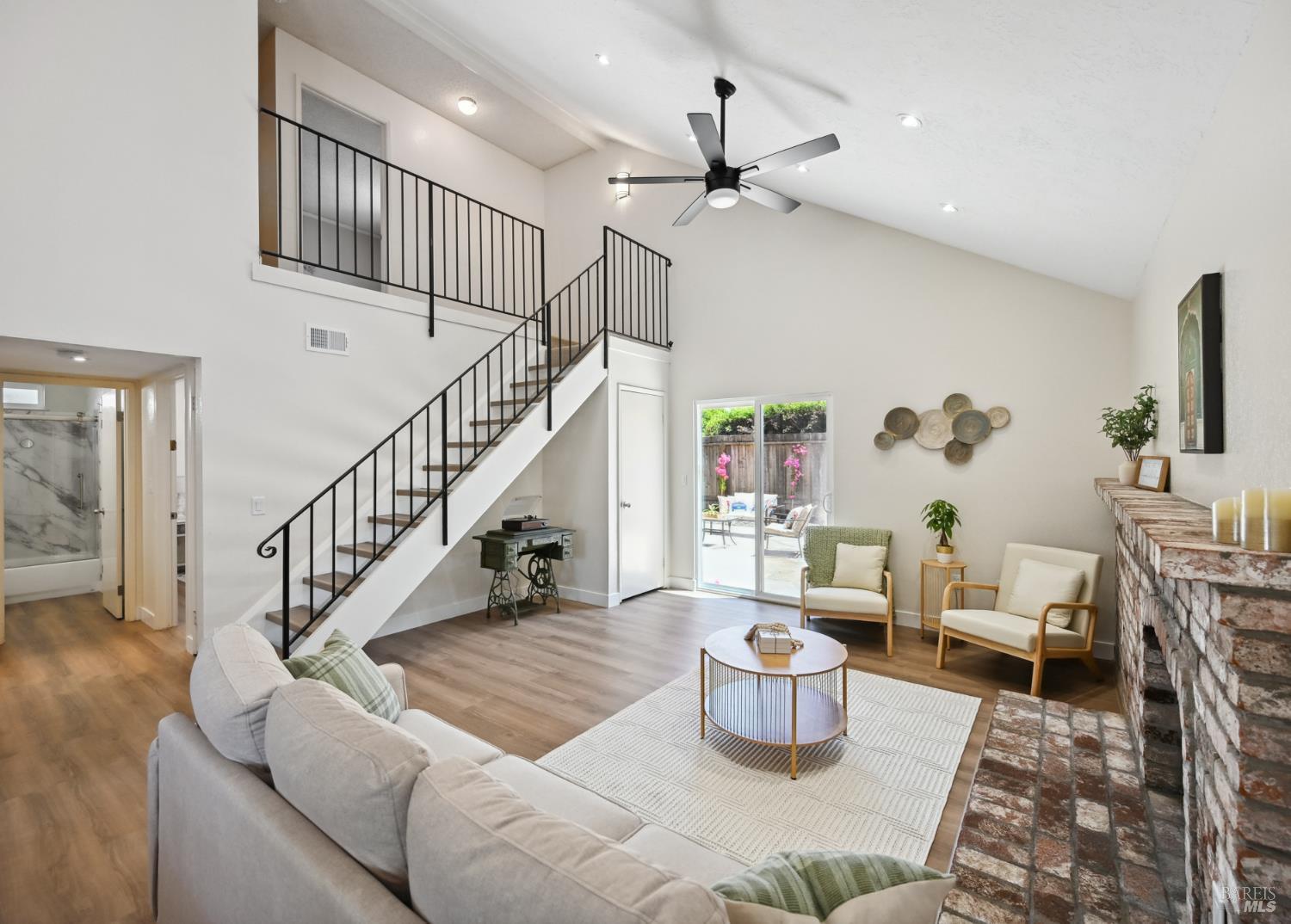 Detail Gallery Image 12 of 39 For 1408 Serpilio Way, Petaluma,  CA 94954 - 3 Beds | 2 Baths