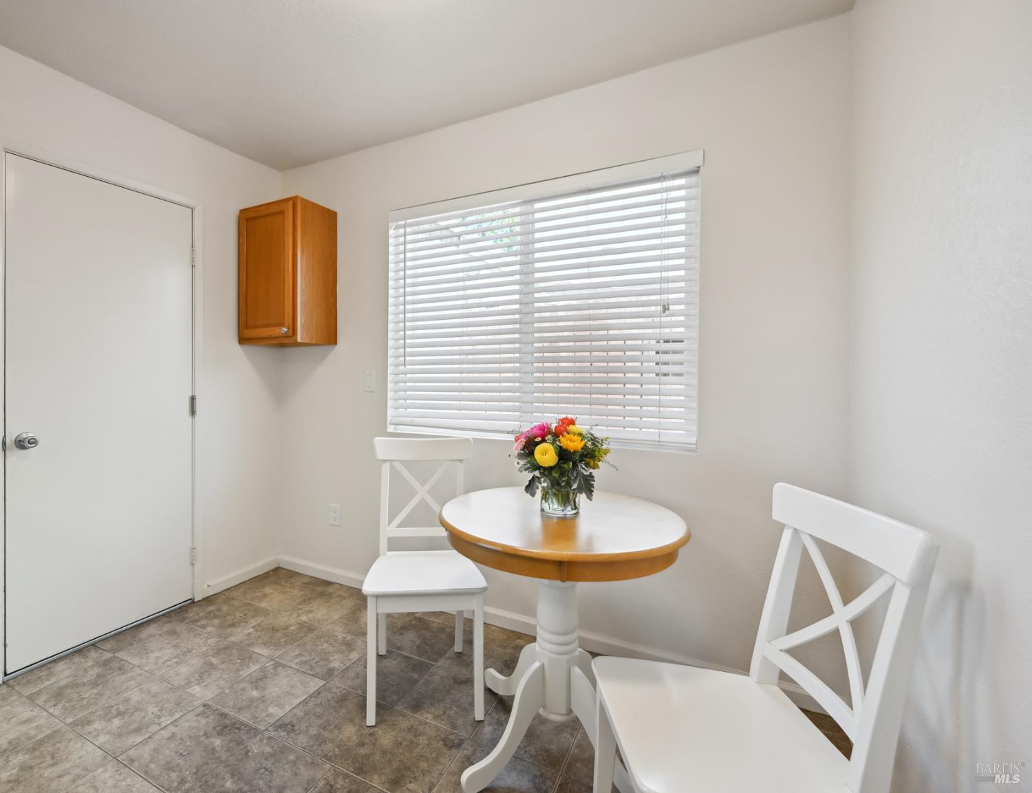 Detail Gallery Image 17 of 39 For 1408 Serpilio Way, Petaluma,  CA 94954 - 3 Beds | 2 Baths