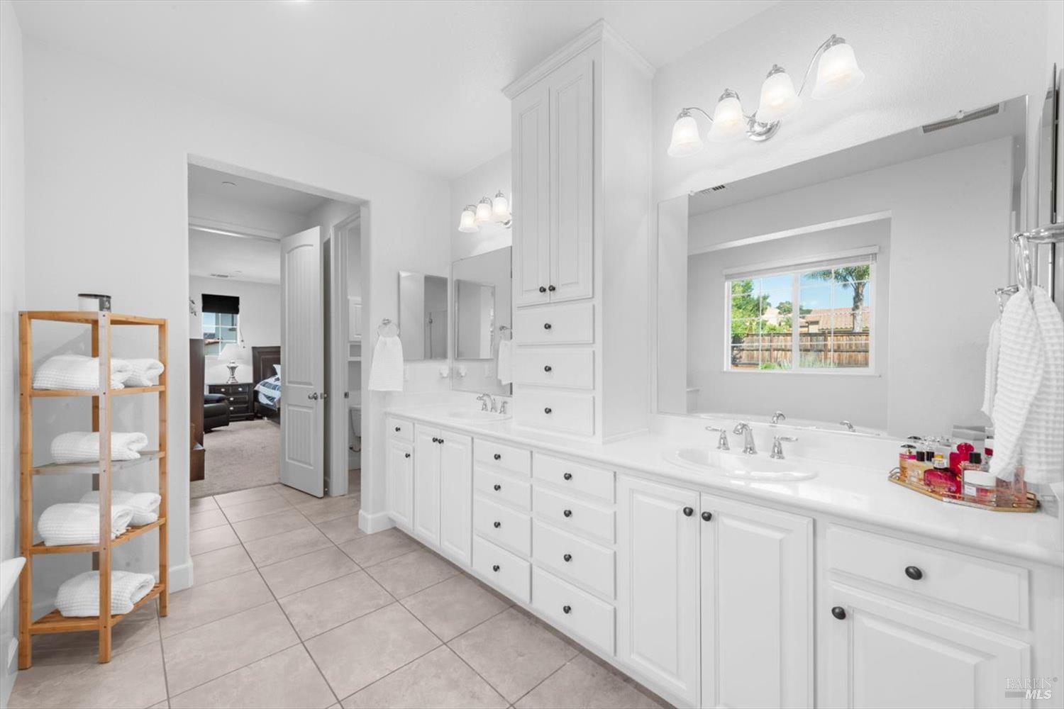 Detail Gallery Image 39 of 66 For 4012 Jade Crest Hill Way, Vacaville,  CA 95688 - 6 Beds | 4/1 Baths