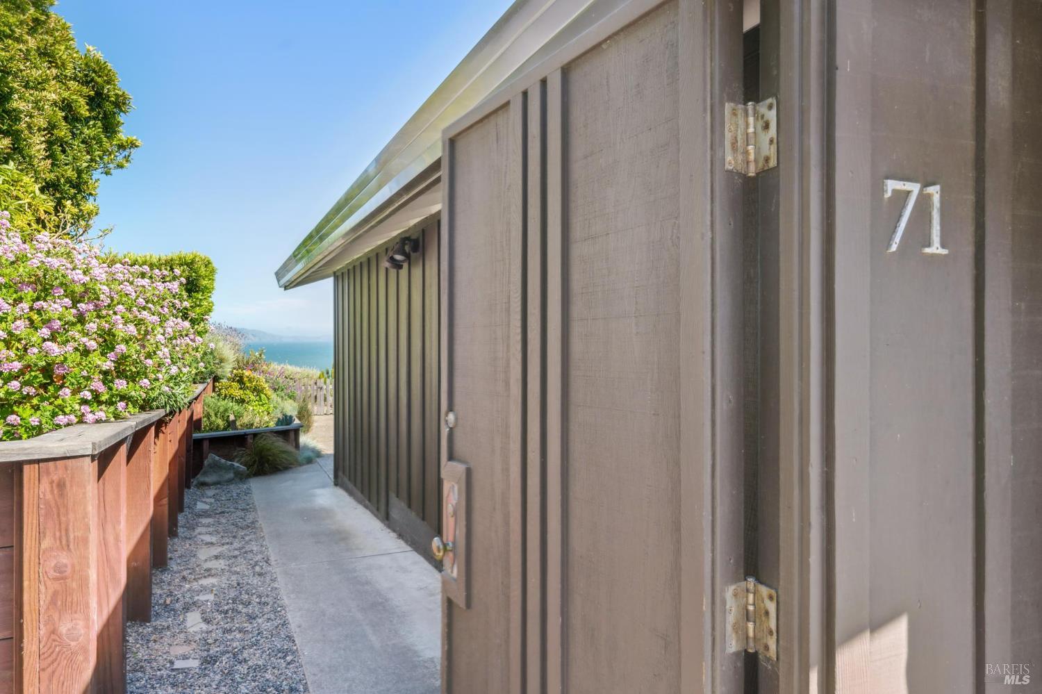 Detail Gallery Image 10 of 52 For 71 Crescente Ave, Bolinas,  CA 94924 - 3 Beds | 2 Baths