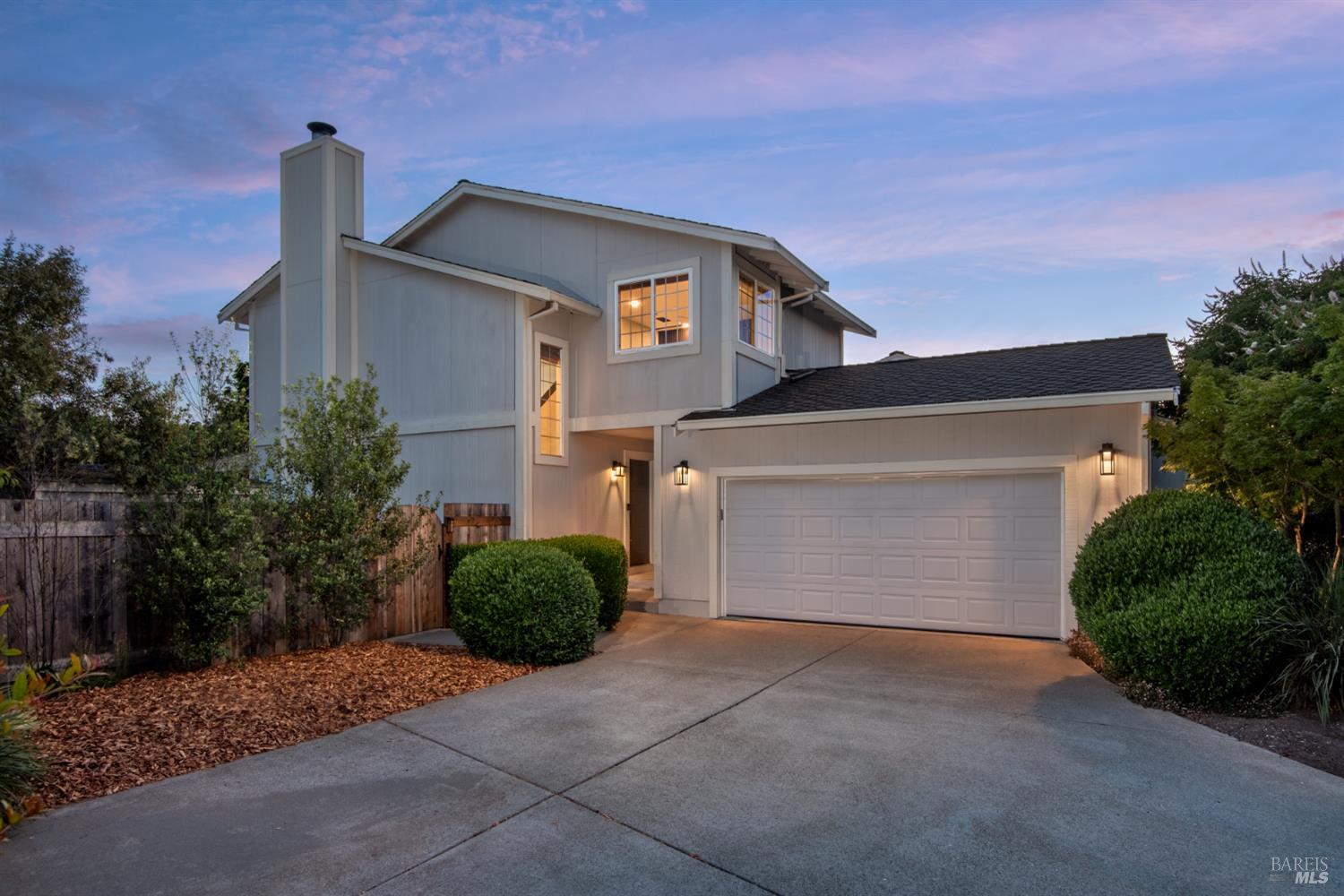 Detail Gallery Image 4 of 50 For 1721 Northstar Dr, Petaluma,  CA 94954 - 3 Beds | 2/1 Baths