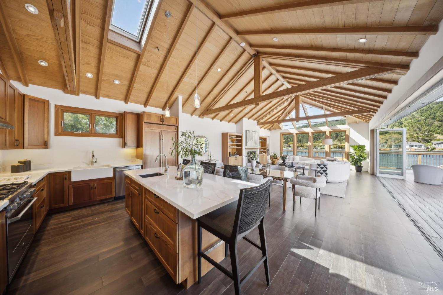 Detail Gallery Image 5 of 23 For 189 Seadrift Rd, Stinson Beach,  CA 94970 - 3 Beds | 3 Baths