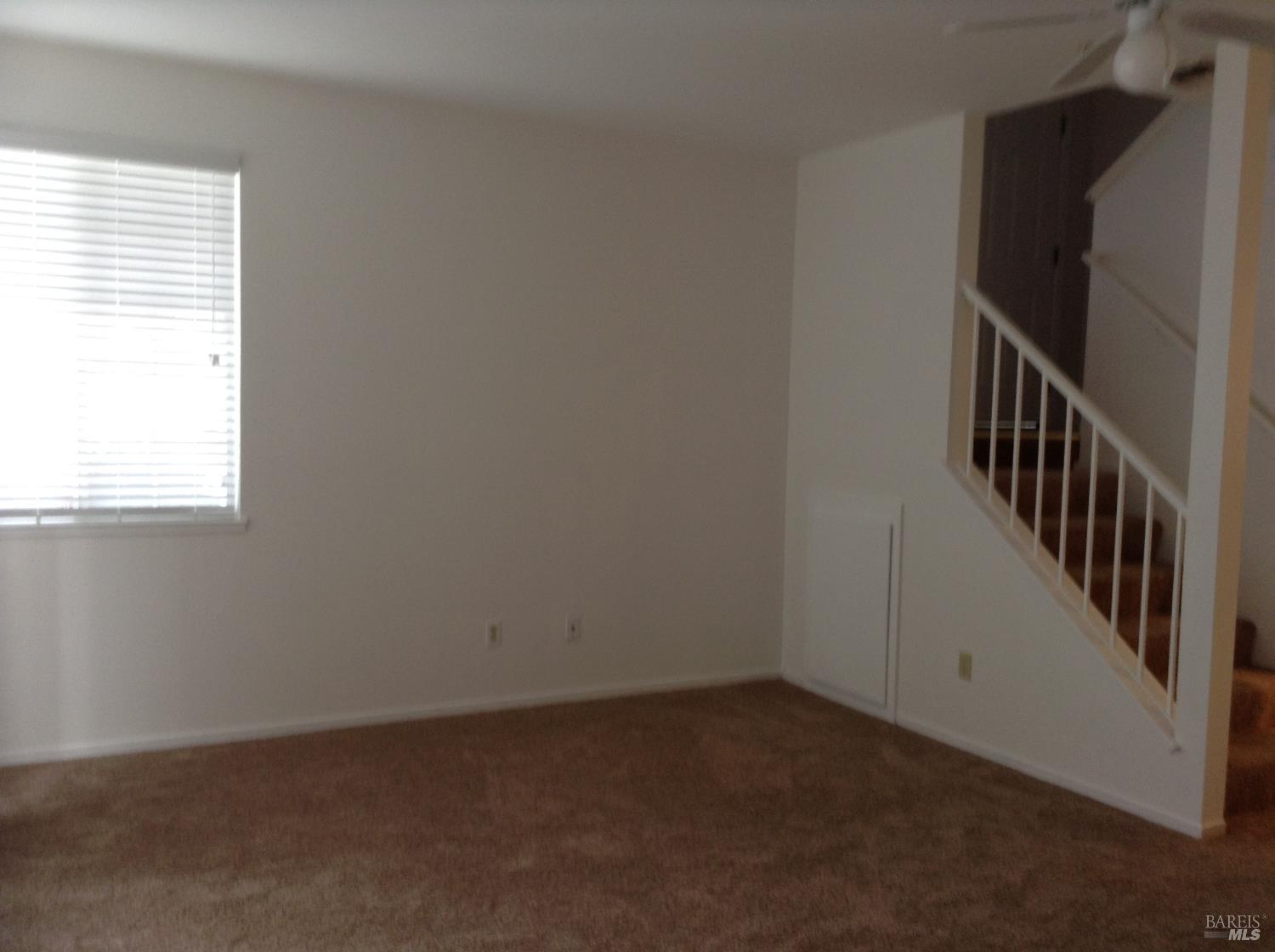 Detail Gallery Image 7 of 9 For 25 Manchester Ln, Fairfield,  CA 94533 - 2 Beds | 1/1 Baths