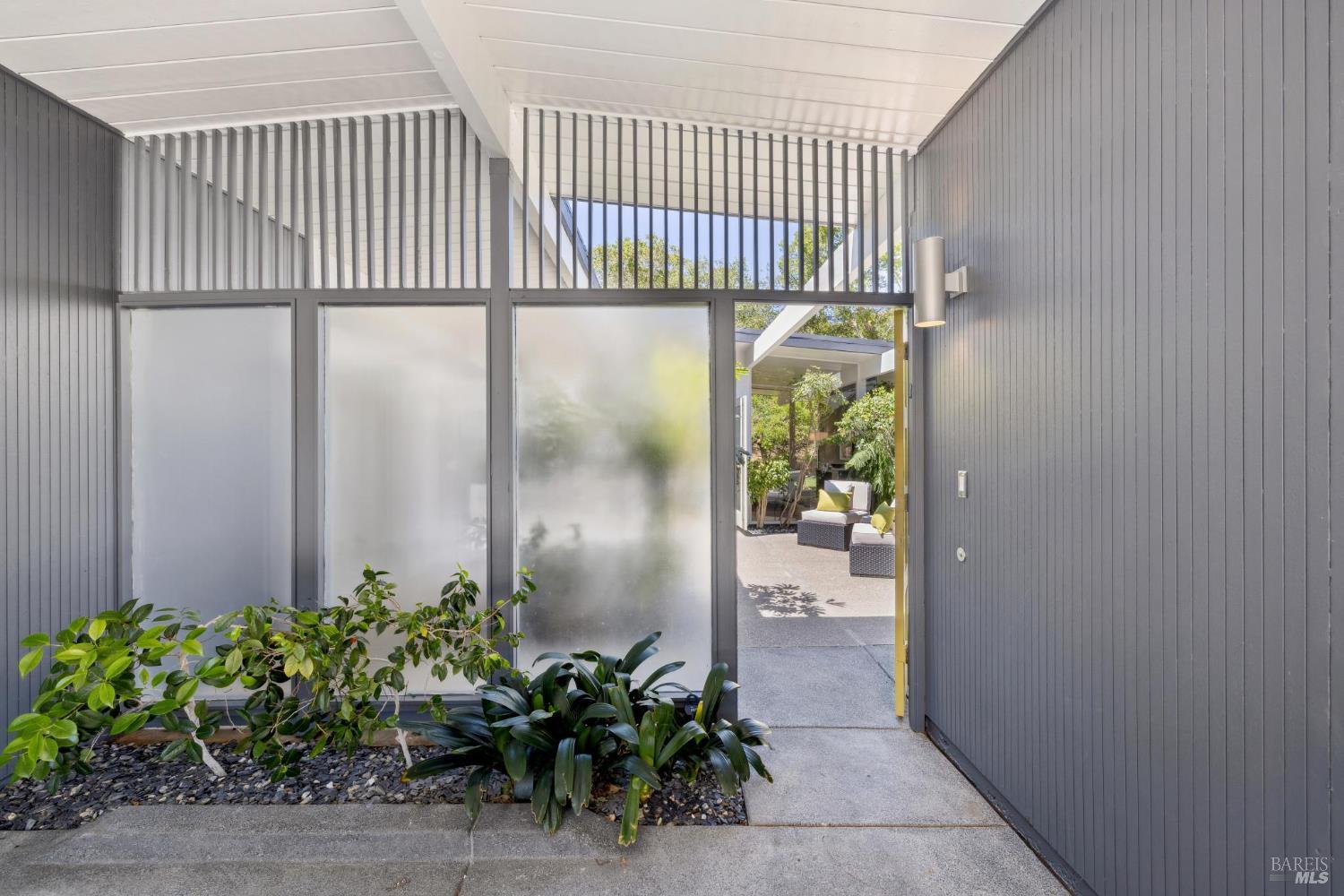 Detail Gallery Image 14 of 52 For 100 De La Guerra Rd, San Rafael,  CA 94903 - 4 Beds | 2 Baths