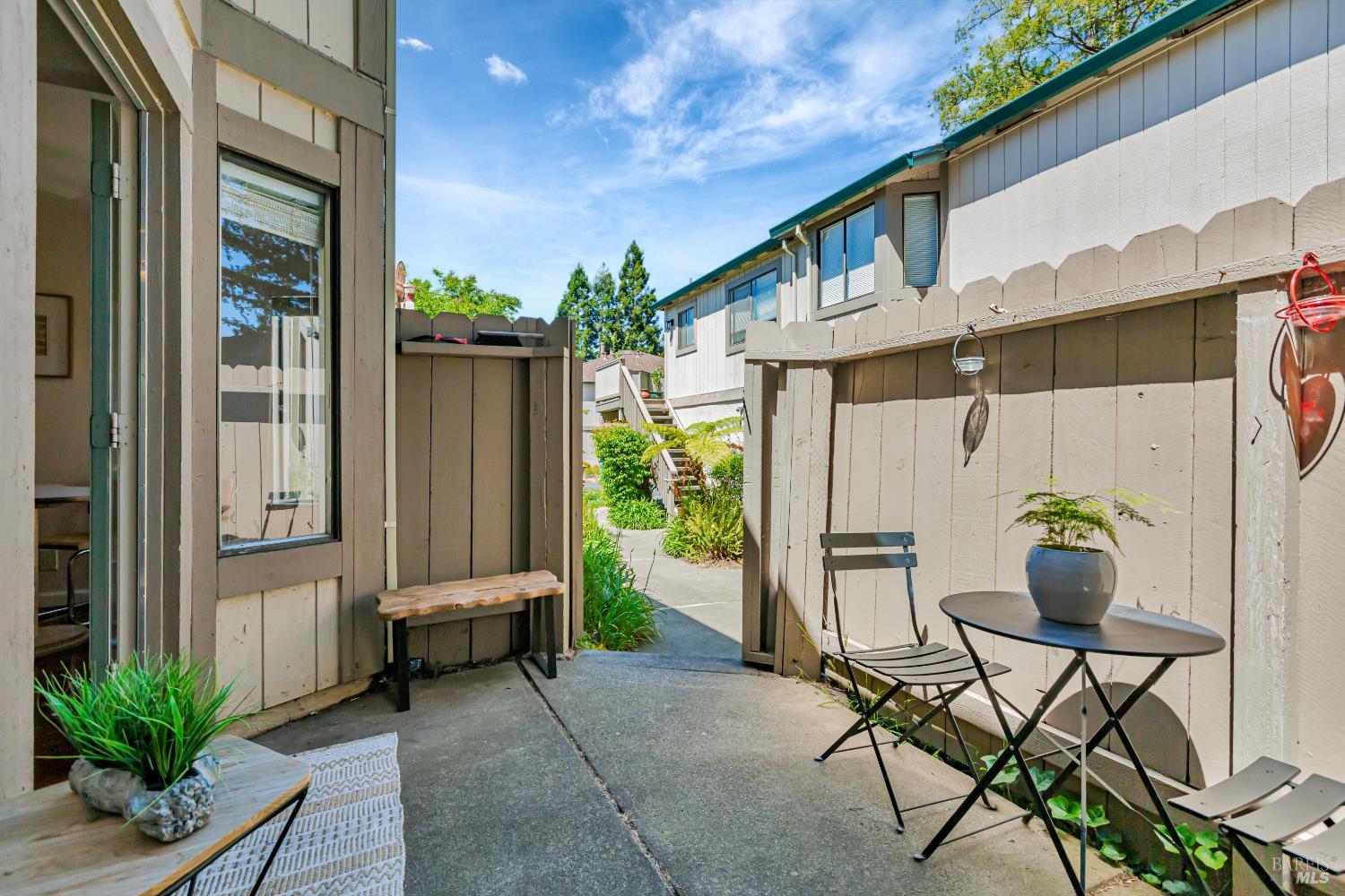 Detail Gallery Image 7 of 33 For 111 Cheda Ln, Novato,  CA 94947 - 2 Beds | 1 Baths