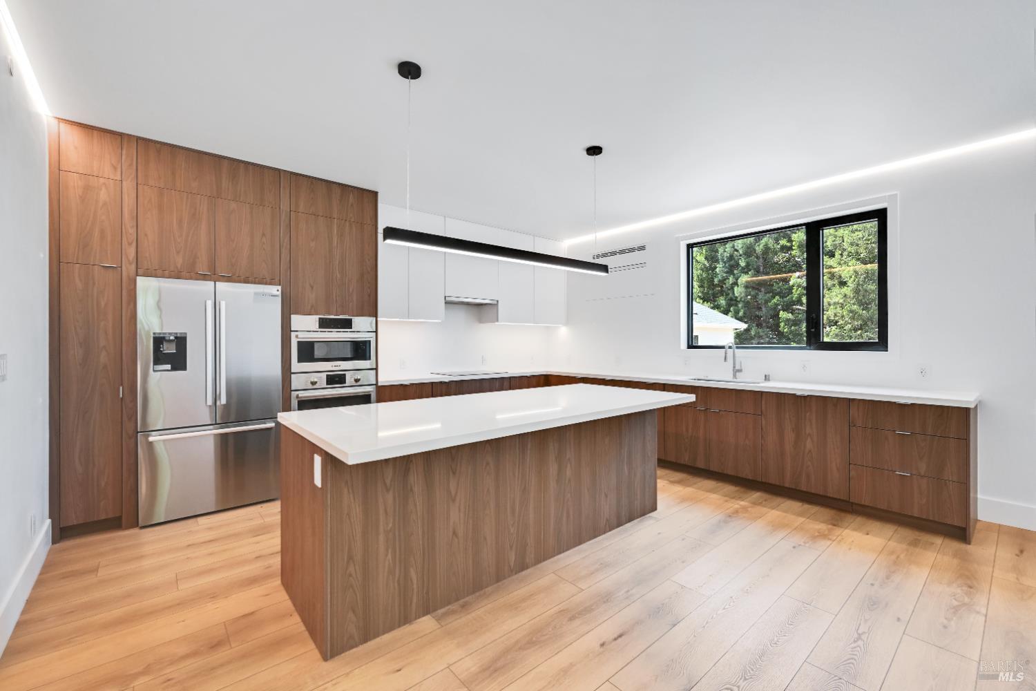 Detail Gallery Image 22 of 56 For 4966 Lakepointe Cir, Santa Rosa,  CA 95403 - 5 Beds | 3/1 Baths