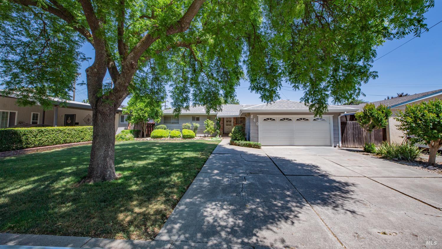 Detail Gallery Image 1 of 33 For 840 Newgate Way, Dixon,  CA 95620 - 3 Beds | 2 Baths
