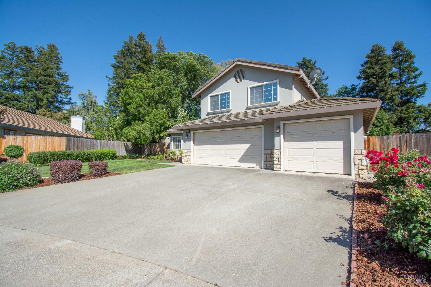 Detail Gallery Image 2 of 40 For 250 Carpenter Ct, Dixon,  CA 95620 - 5 Beds | 2/1 Baths