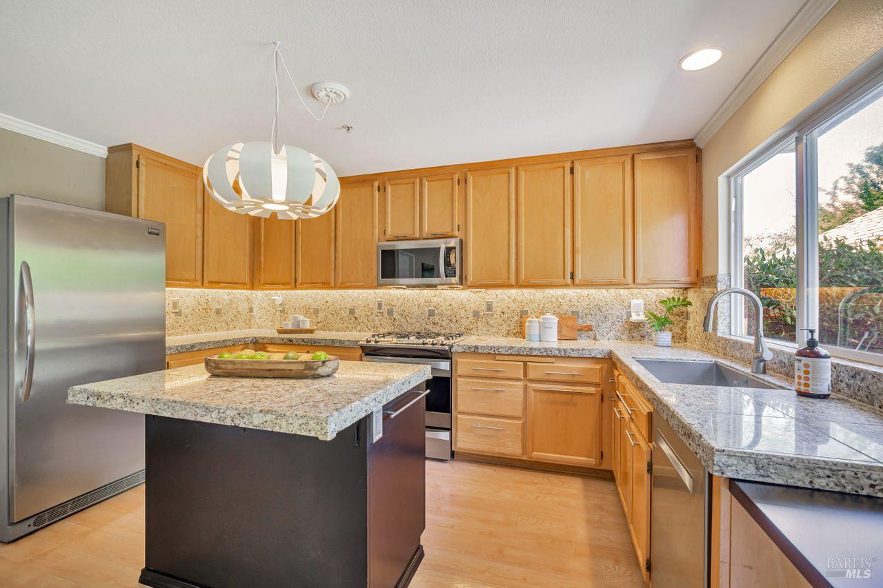 Detail Gallery Image 13 of 44 For 119 Philip Dr, Healdsburg,  CA 95448 - 4 Beds | 2/1 Baths