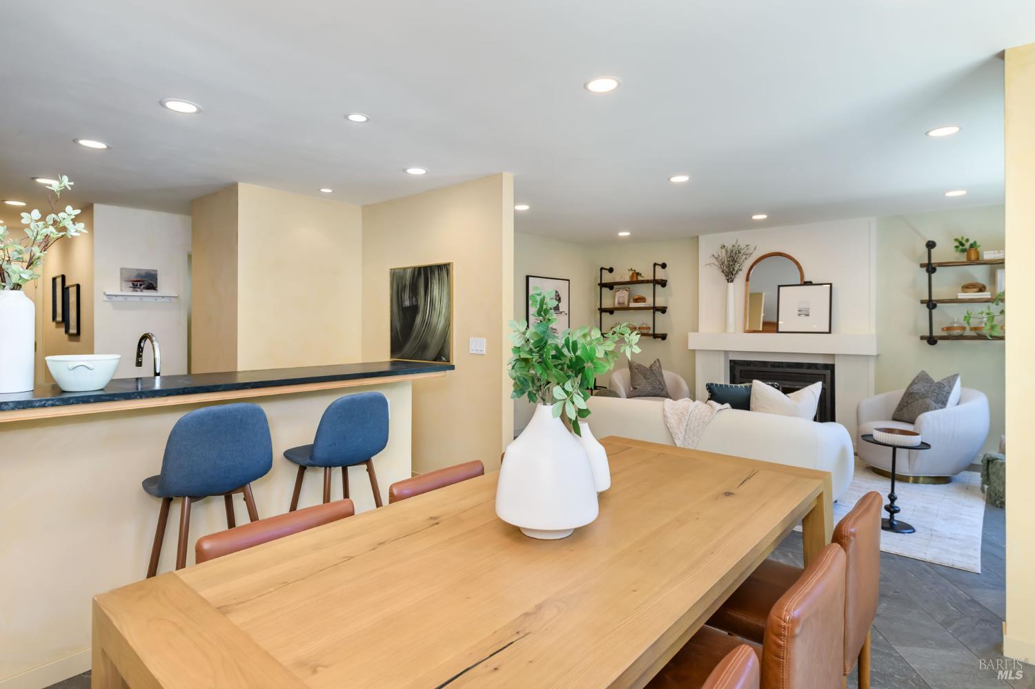 Detail Gallery Image 14 of 50 For 1721 Northstar Dr, Petaluma,  CA 94954 - 3 Beds | 2/1 Baths