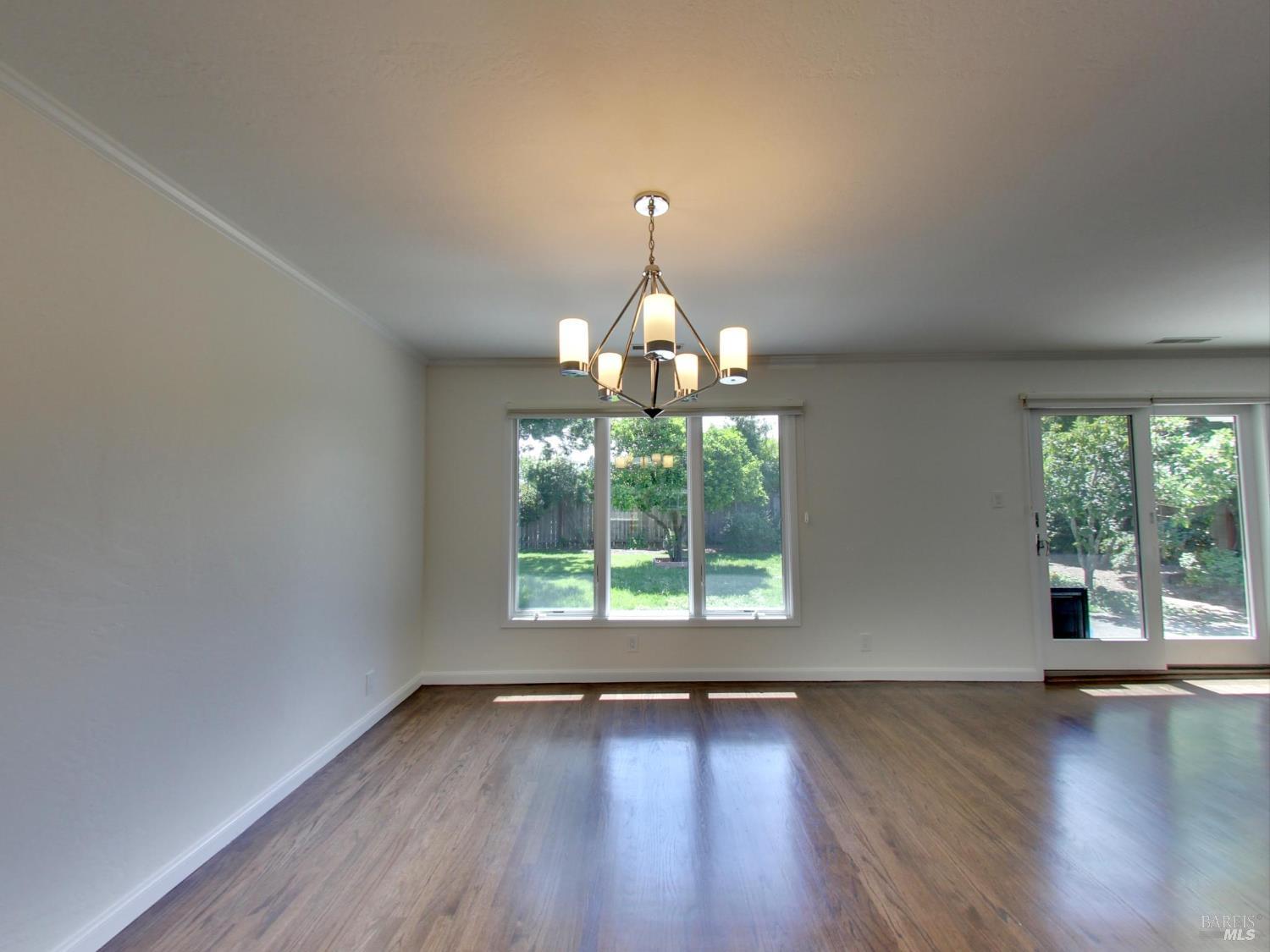 Detail Gallery Image 7 of 36 For 19 Dartmouth Dr, Larkspur,  CA 94939 - 3 Beds | 2 Baths