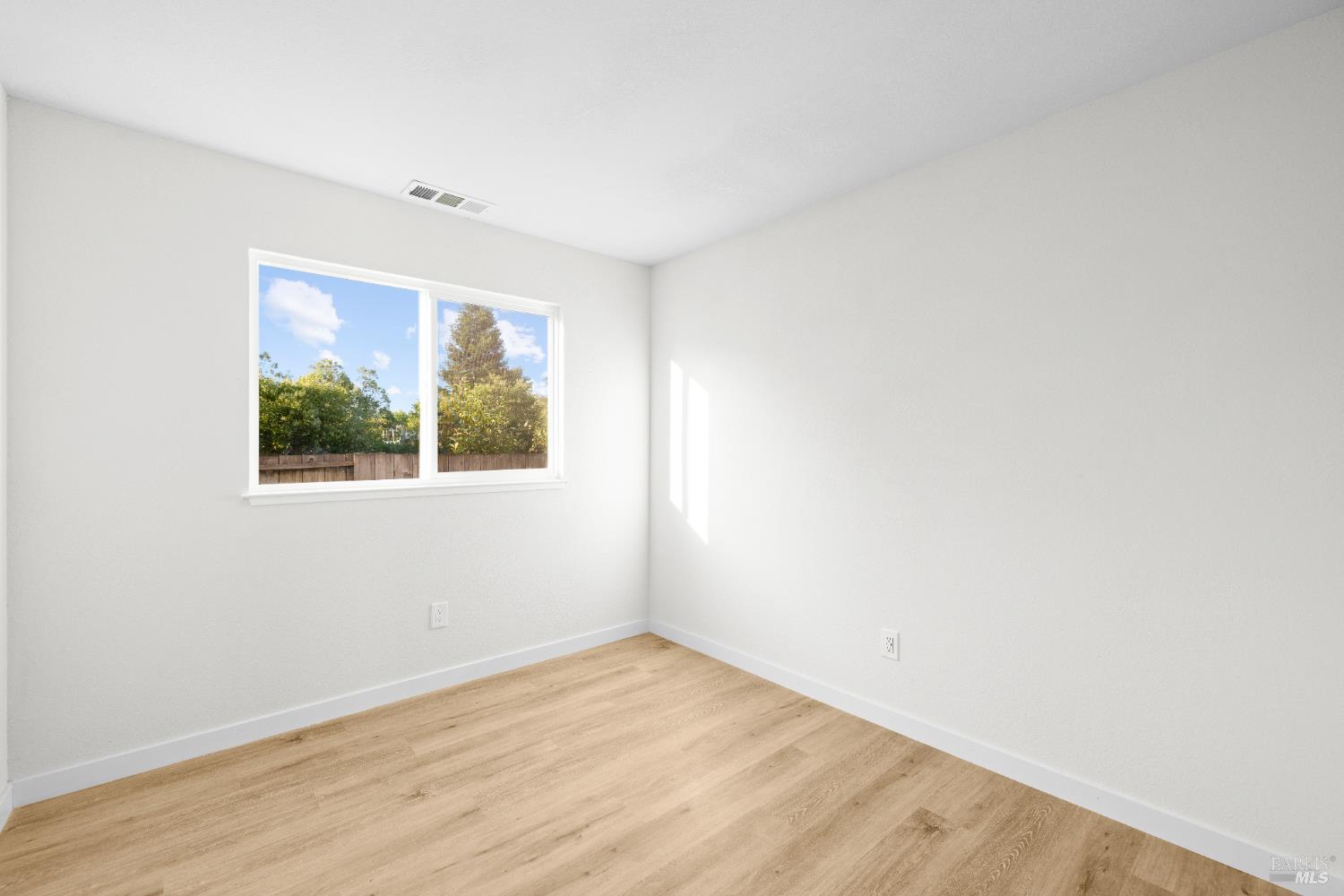 Detail Gallery Image 13 of 23 For 2410 Pinercrest Dr, Santa Rosa,  CA 95403 - 3 Beds | 2 Baths