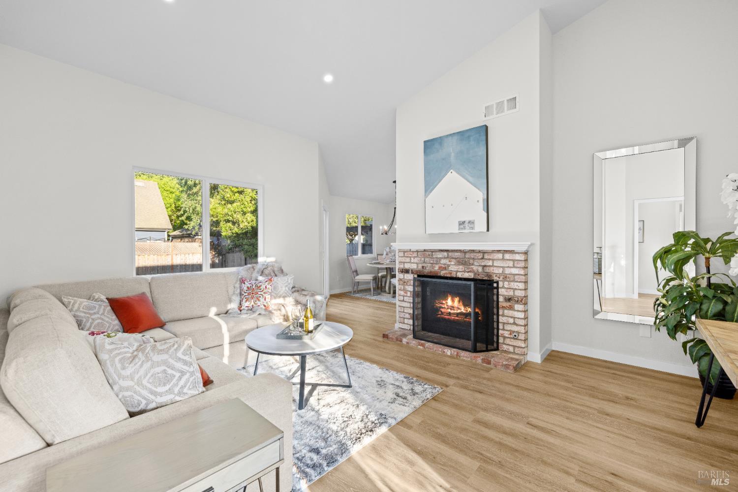 Detail Gallery Image 4 of 23 For 2410 Pinercrest Dr, Santa Rosa,  CA 95403 - 3 Beds | 2 Baths