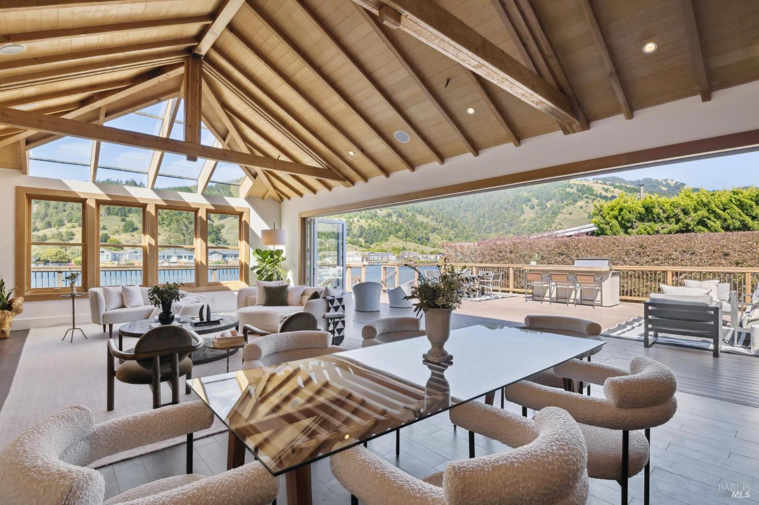 Detail Gallery Image 2 of 23 For 189 Seadrift Rd, Stinson Beach,  CA 94970 - 3 Beds | 3 Baths