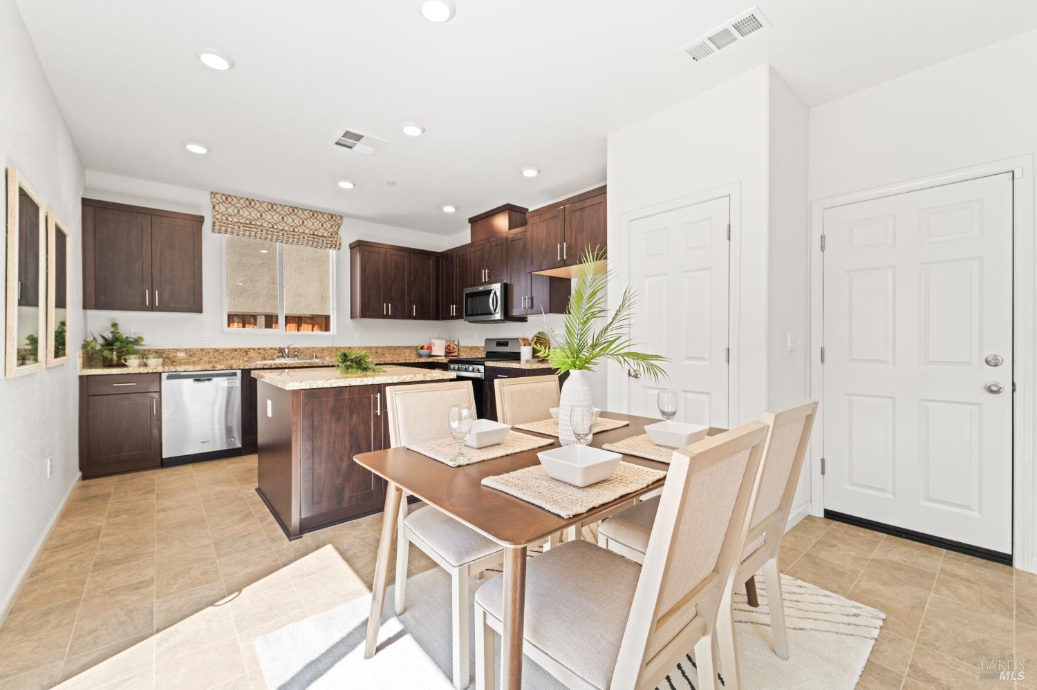 Detail Gallery Image 13 of 42 For 1365 Melvin Jordan Ln, Fairfield,  CA 94533 - 4 Beds | 2/1 Baths