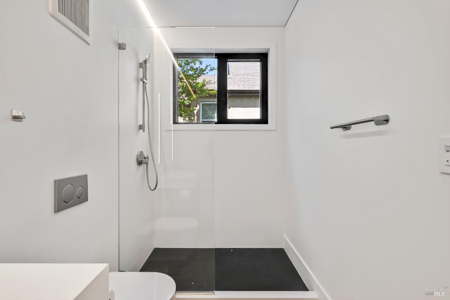 Detail Gallery Image 10 of 61 For 3621 Crown Hill Dr, Santa Rosa,  CA 95404 - 5 Beds | 3/1 Baths
