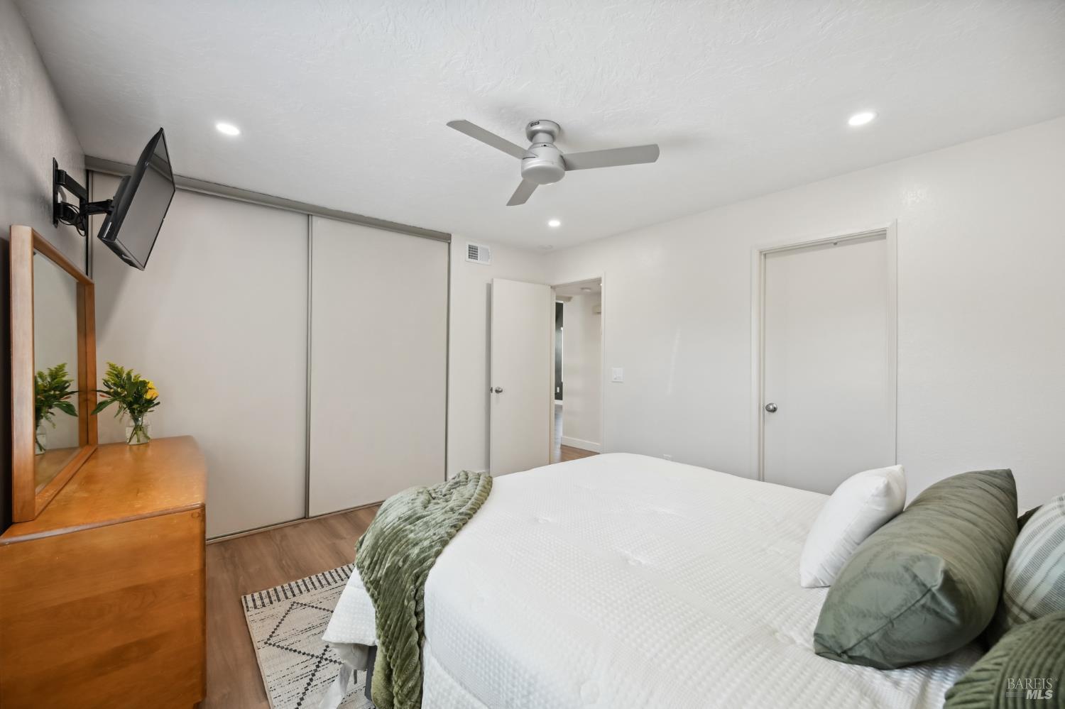 Detail Gallery Image 21 of 39 For 1408 Serpilio Way, Petaluma,  CA 94954 - 3 Beds | 2 Baths