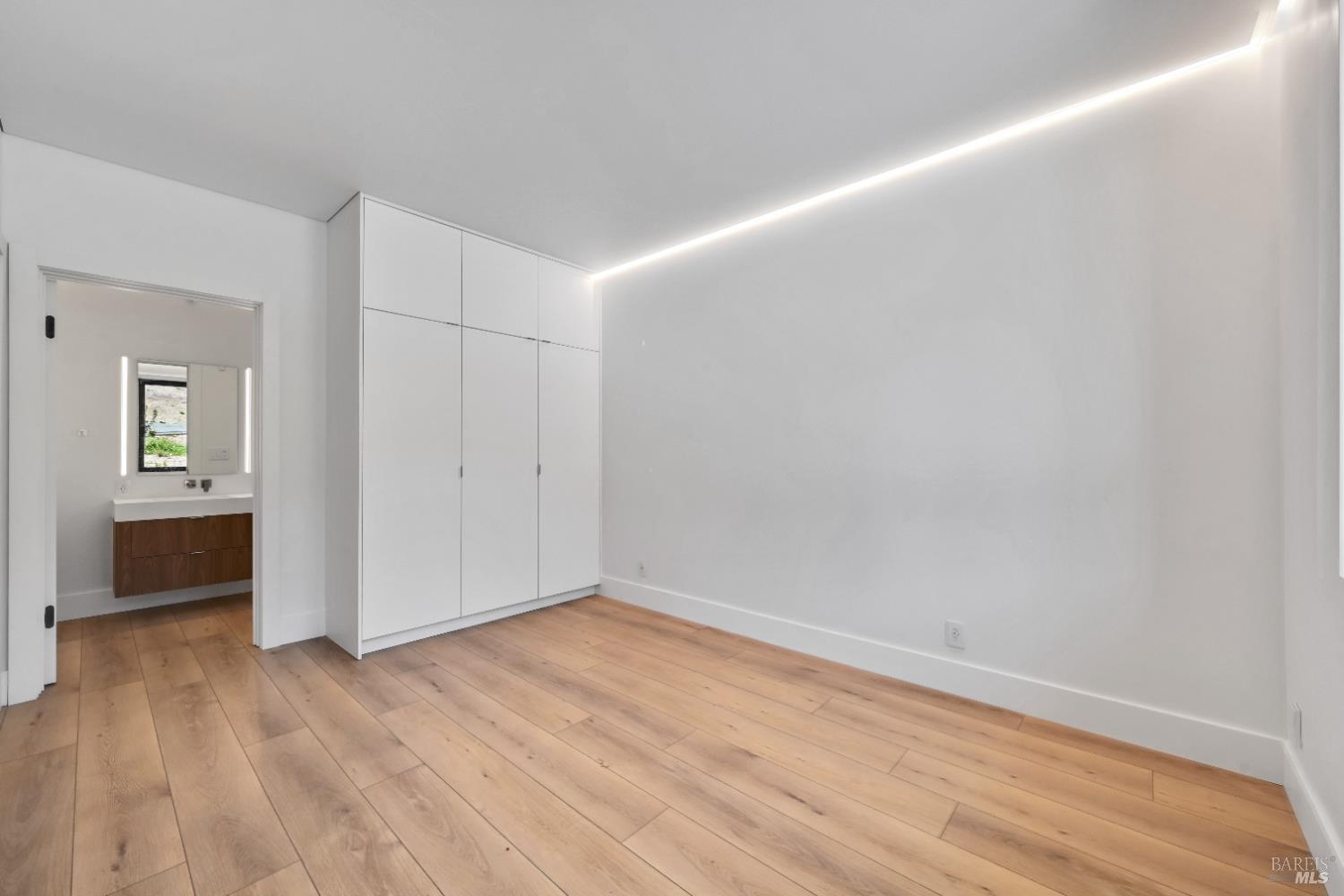 Detail Gallery Image 5 of 56 For 3720 Stanhope Ct, Santa Rosa,  CA 95404 - 5 Beds | 3/1 Baths