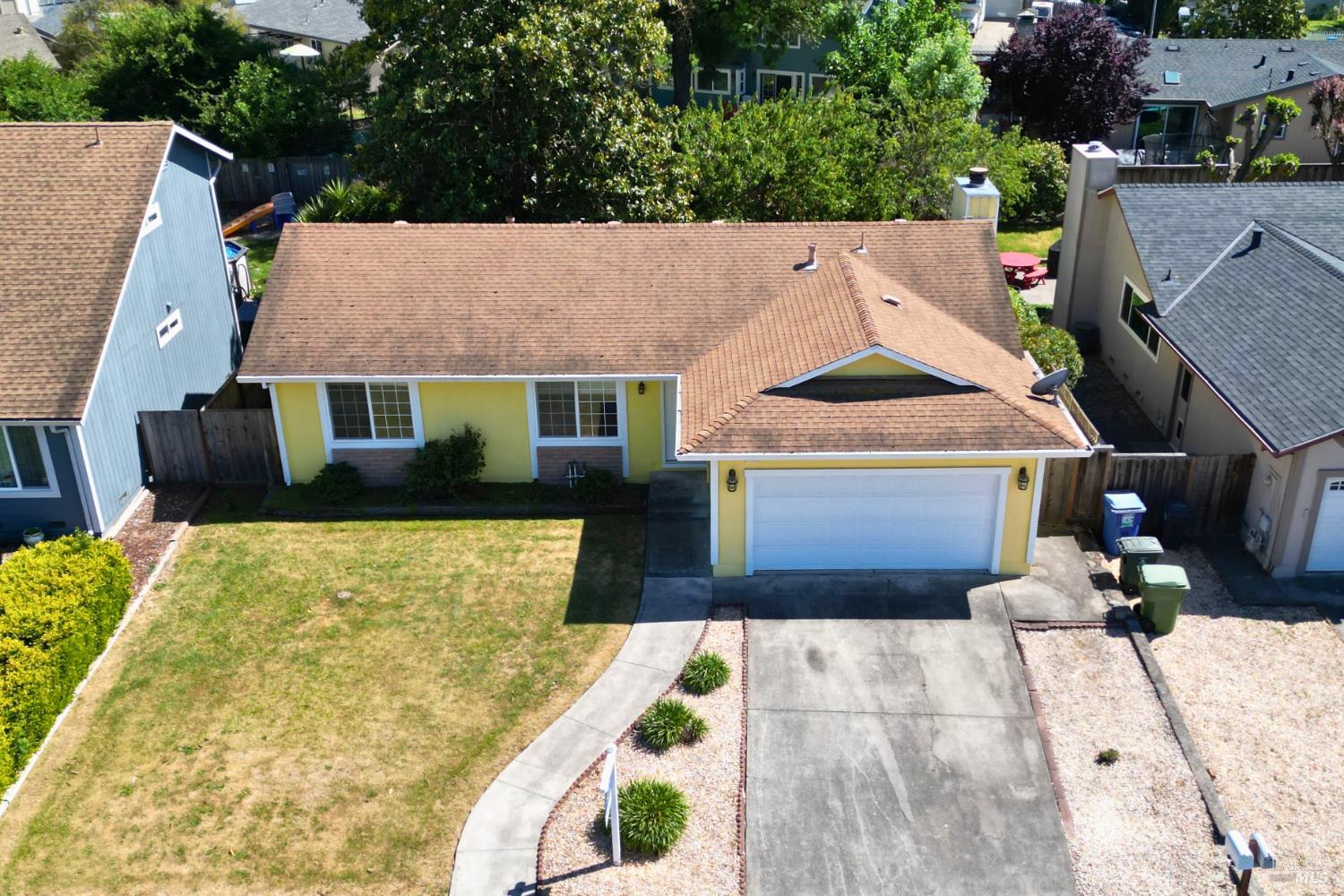 Detail Gallery Image 3 of 17 For 1181 Eleanor Ave, Rohnert Park,  CA 94928 - 3 Beds | 2 Baths