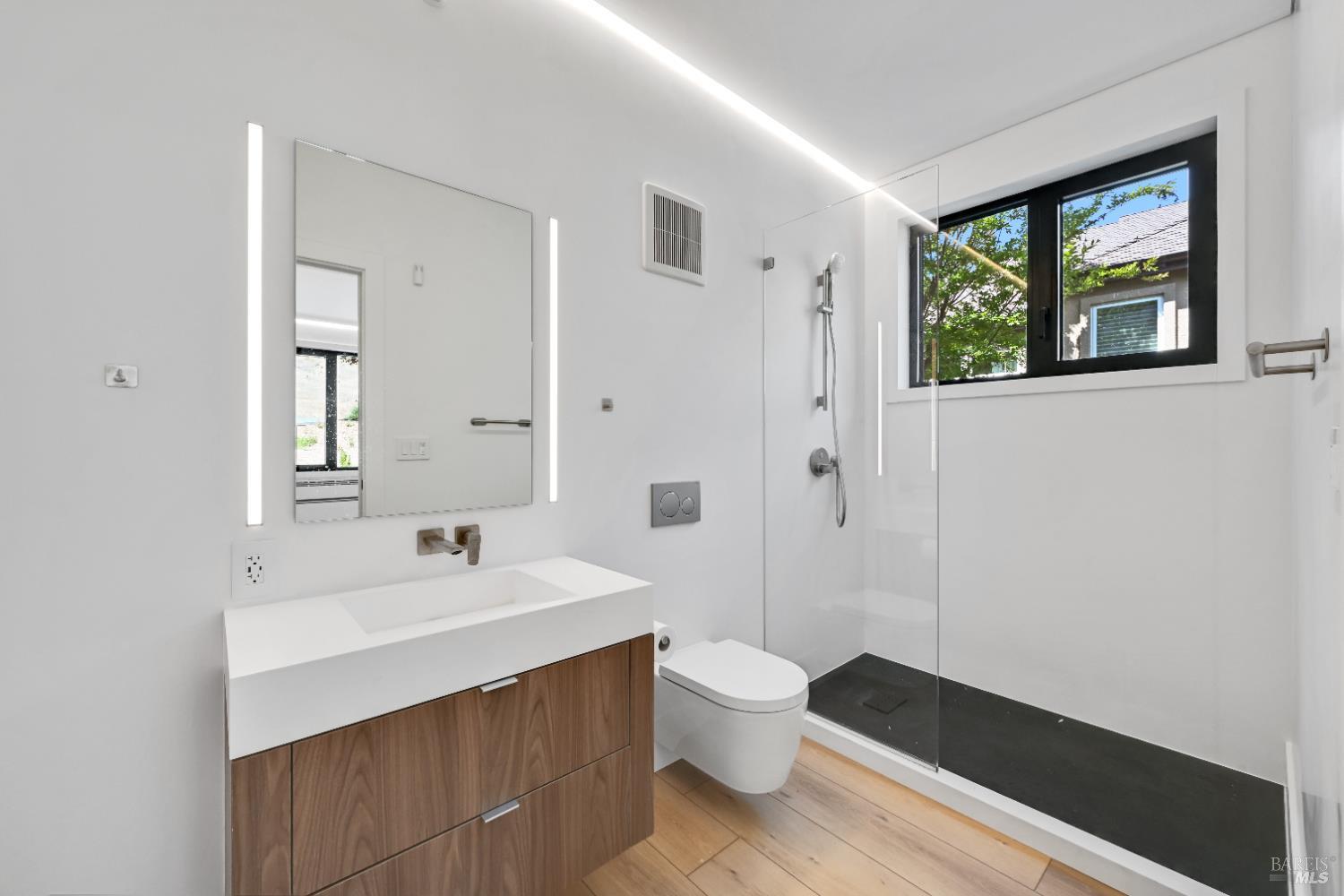 Detail Gallery Image 9 of 61 For 3621 Crown Hill Dr, Santa Rosa,  CA 95404 - 5 Beds | 3/1 Baths