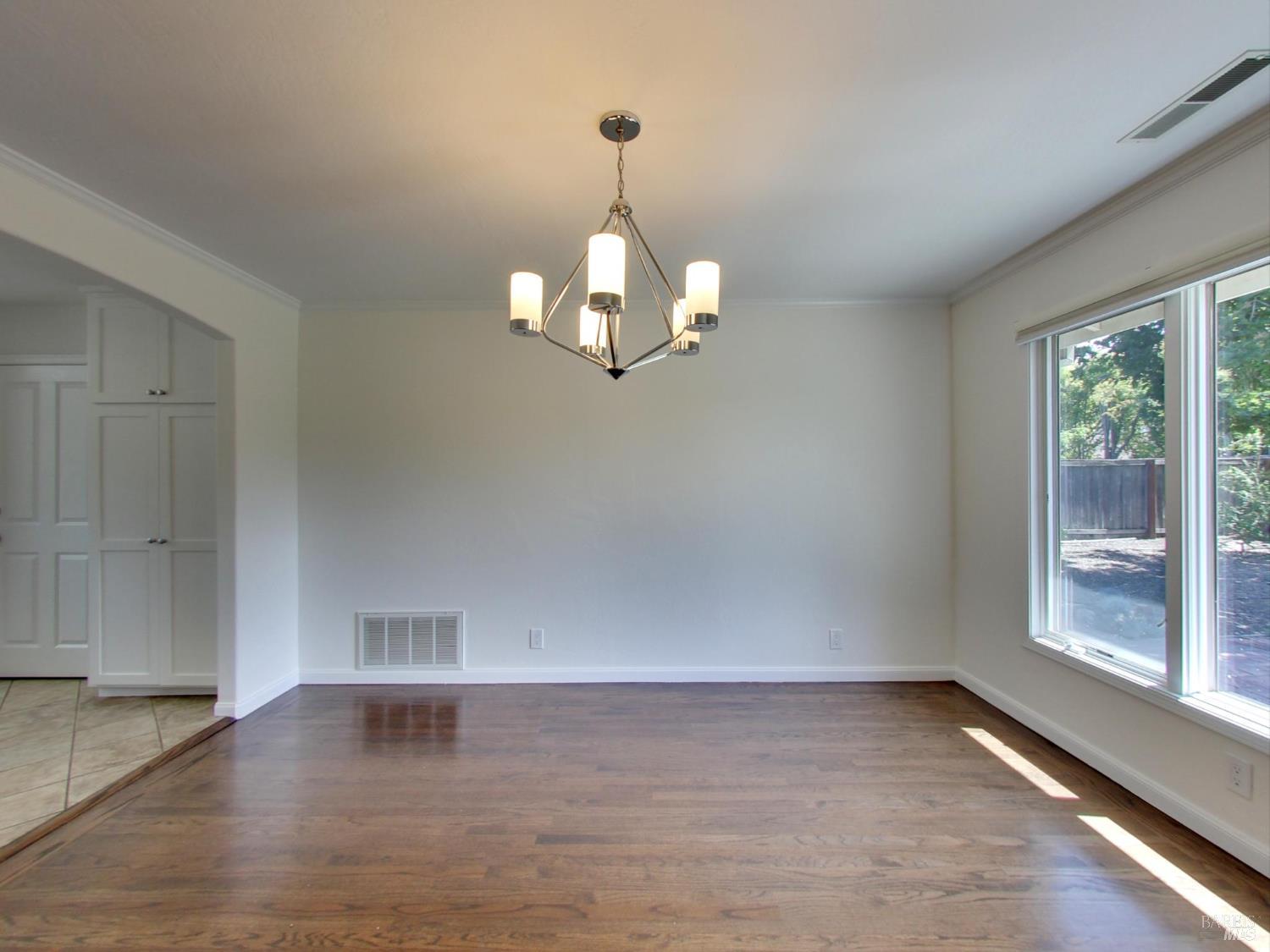 Detail Gallery Image 8 of 36 For 19 Dartmouth Dr, Larkspur,  CA 94939 - 3 Beds | 2 Baths