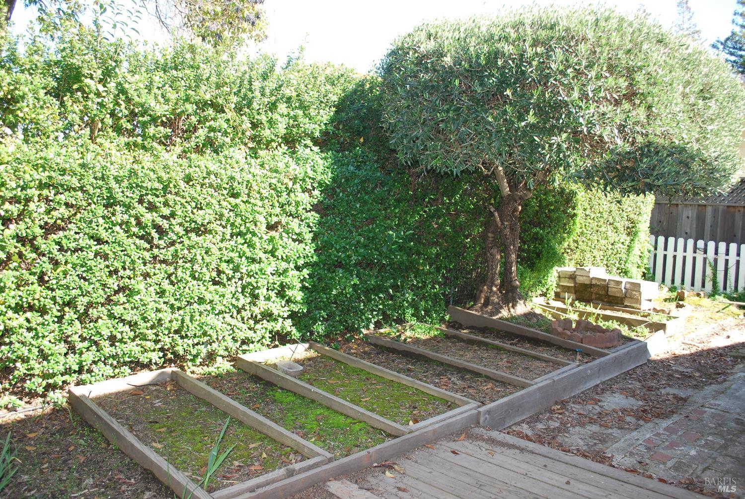 Detail Gallery Image 23 of 24 For 123 Bear Flag Rd, Sonoma,  CA 95476 - 2 Beds | 2 Baths