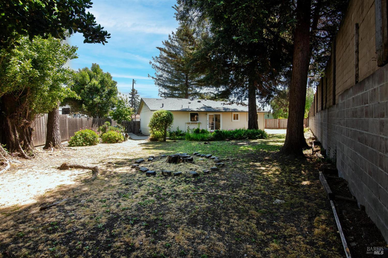 Detail Gallery Image 23 of 24 For 556 Baron Dr, Rohnert Park,  CA 94928 - 4 Beds | 2 Baths