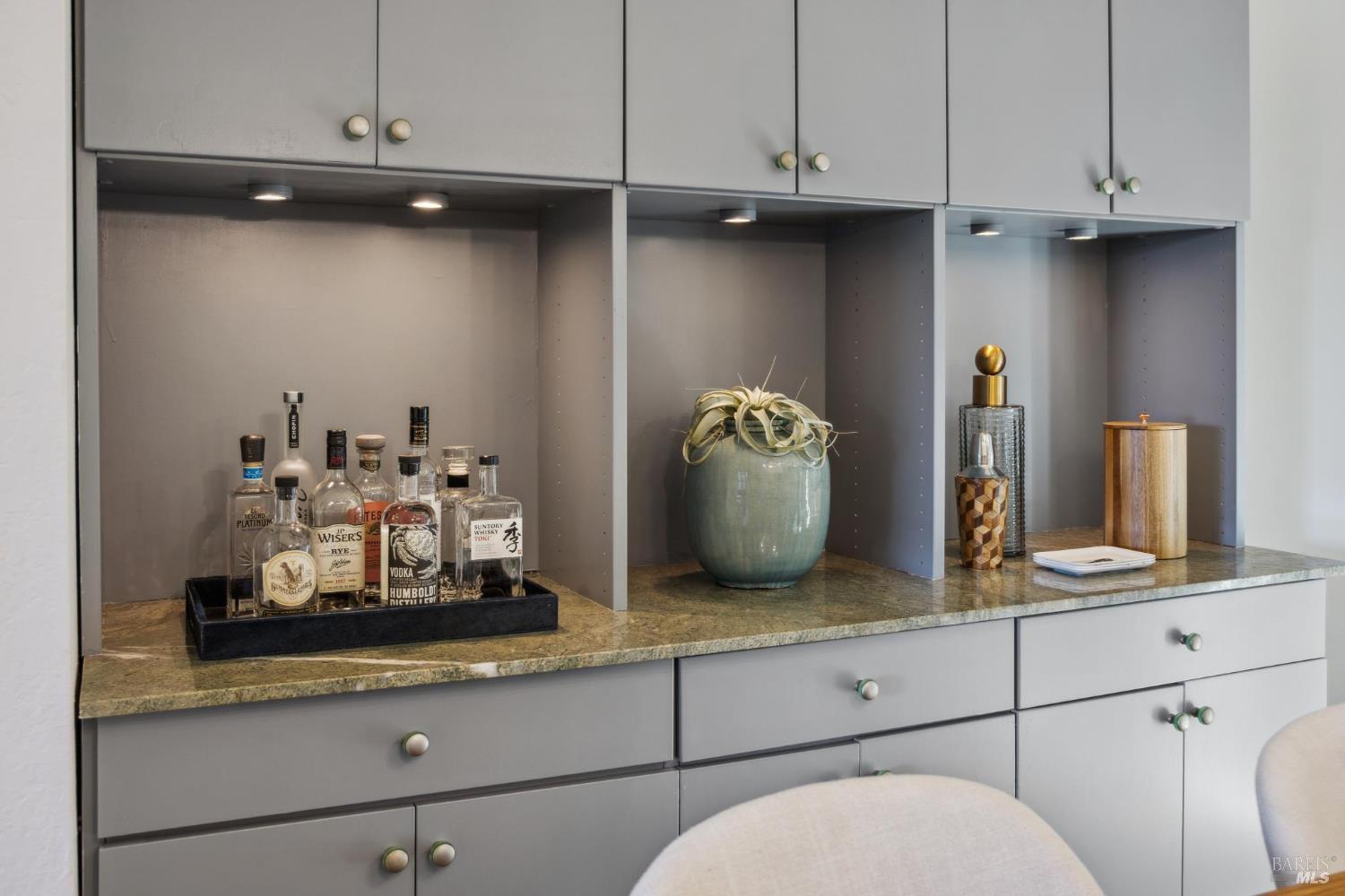 Detail Gallery Image 18 of 46 For 15 Harbor Oak Dr #12,  Tiburon,  CA 94920 - 2 Beds | 2 Baths