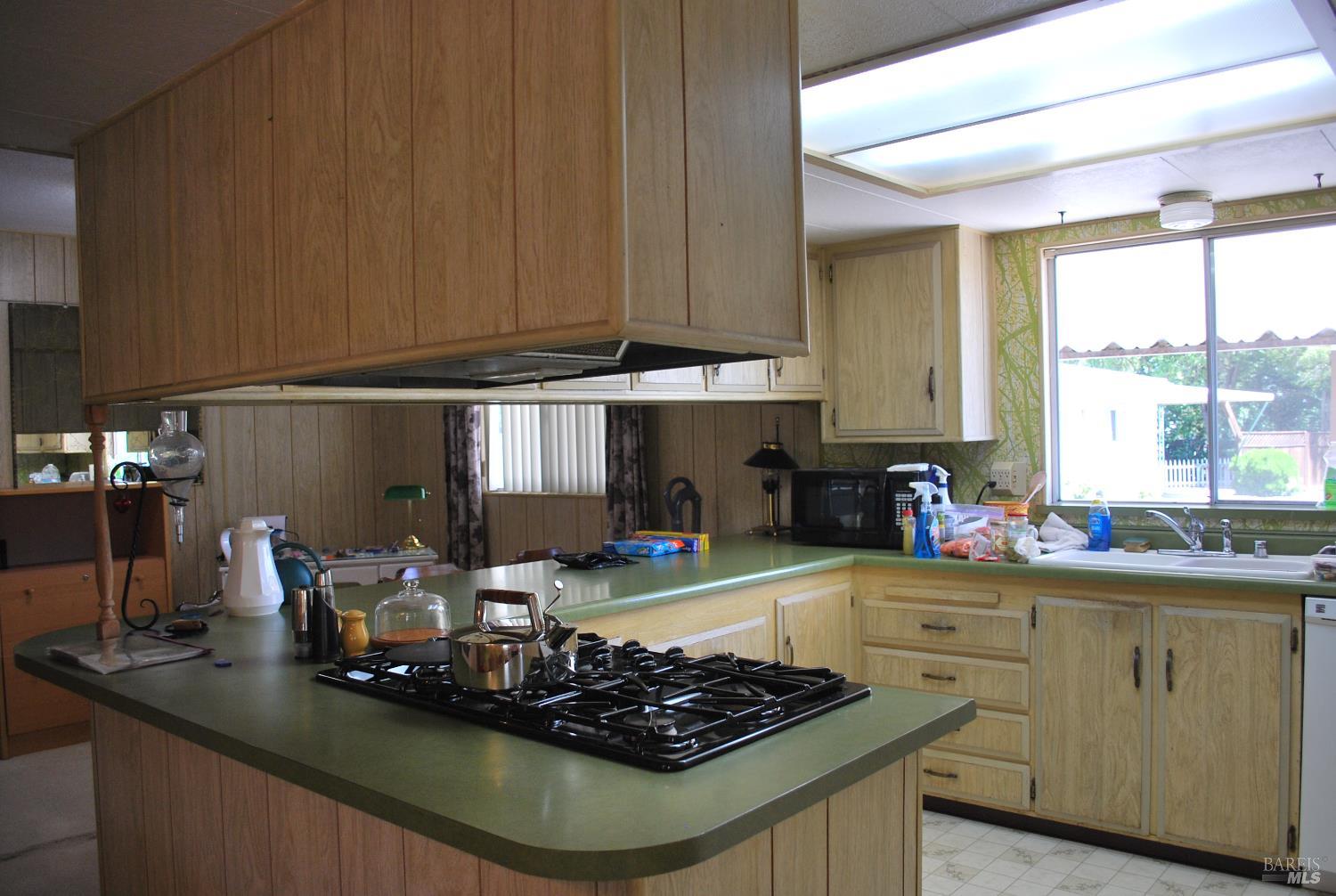 Detail Gallery Image 12 of 24 For 123 Bear Flag Rd, Sonoma,  CA 95476 - 2 Beds | 2 Baths