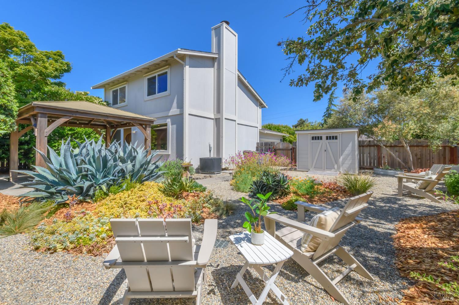 Detail Gallery Image 2 of 50 For 1721 Northstar Dr, Petaluma,  CA 94954 - 3 Beds | 2/1 Baths