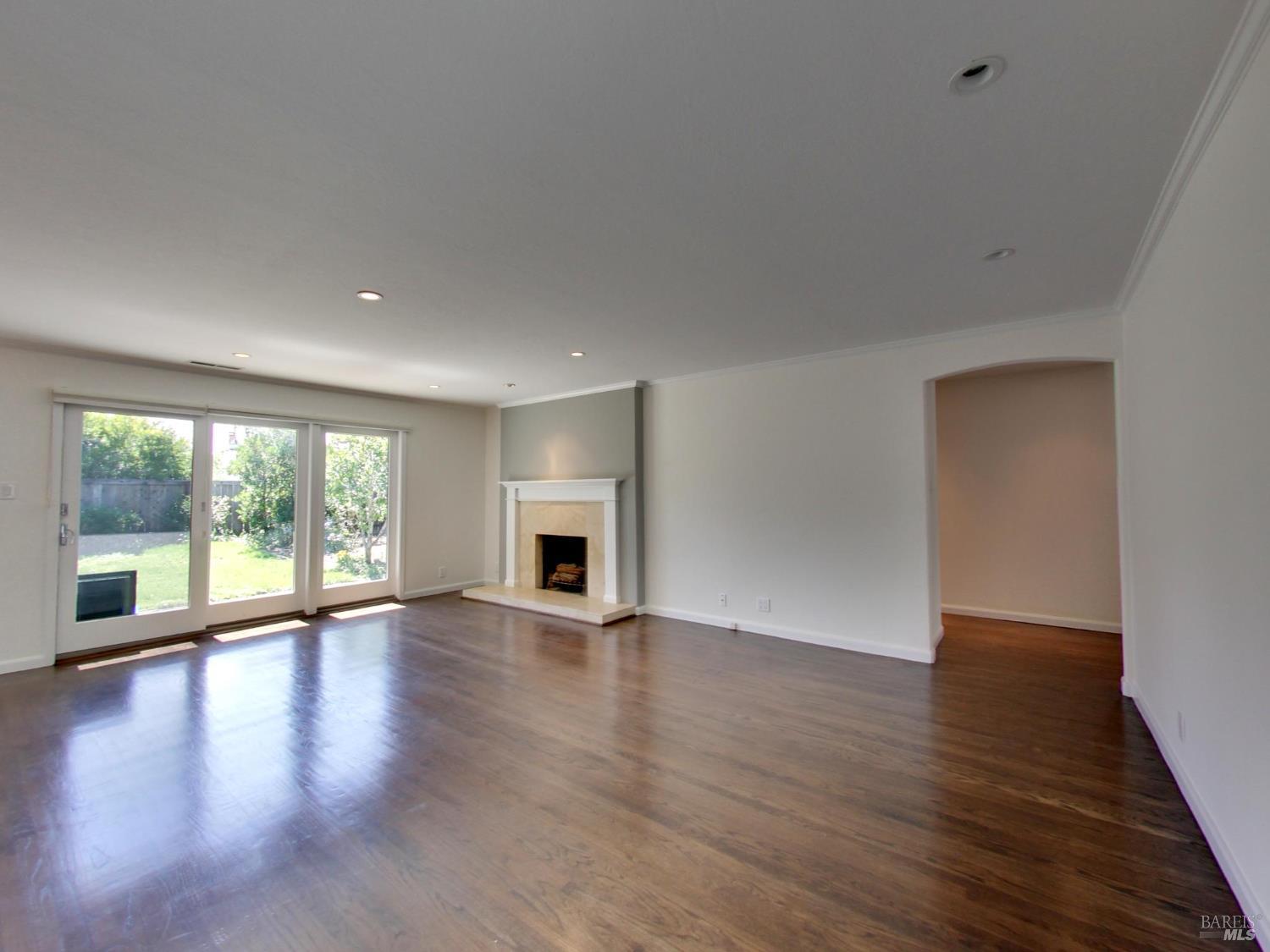 Detail Gallery Image 5 of 36 For 19 Dartmouth Dr, Larkspur,  CA 94939 - 3 Beds | 2 Baths