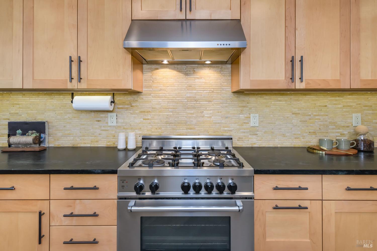 Detail Gallery Image 45 of 50 For 1721 Northstar Dr, Petaluma,  CA 94954 - 3 Beds | 2/1 Baths