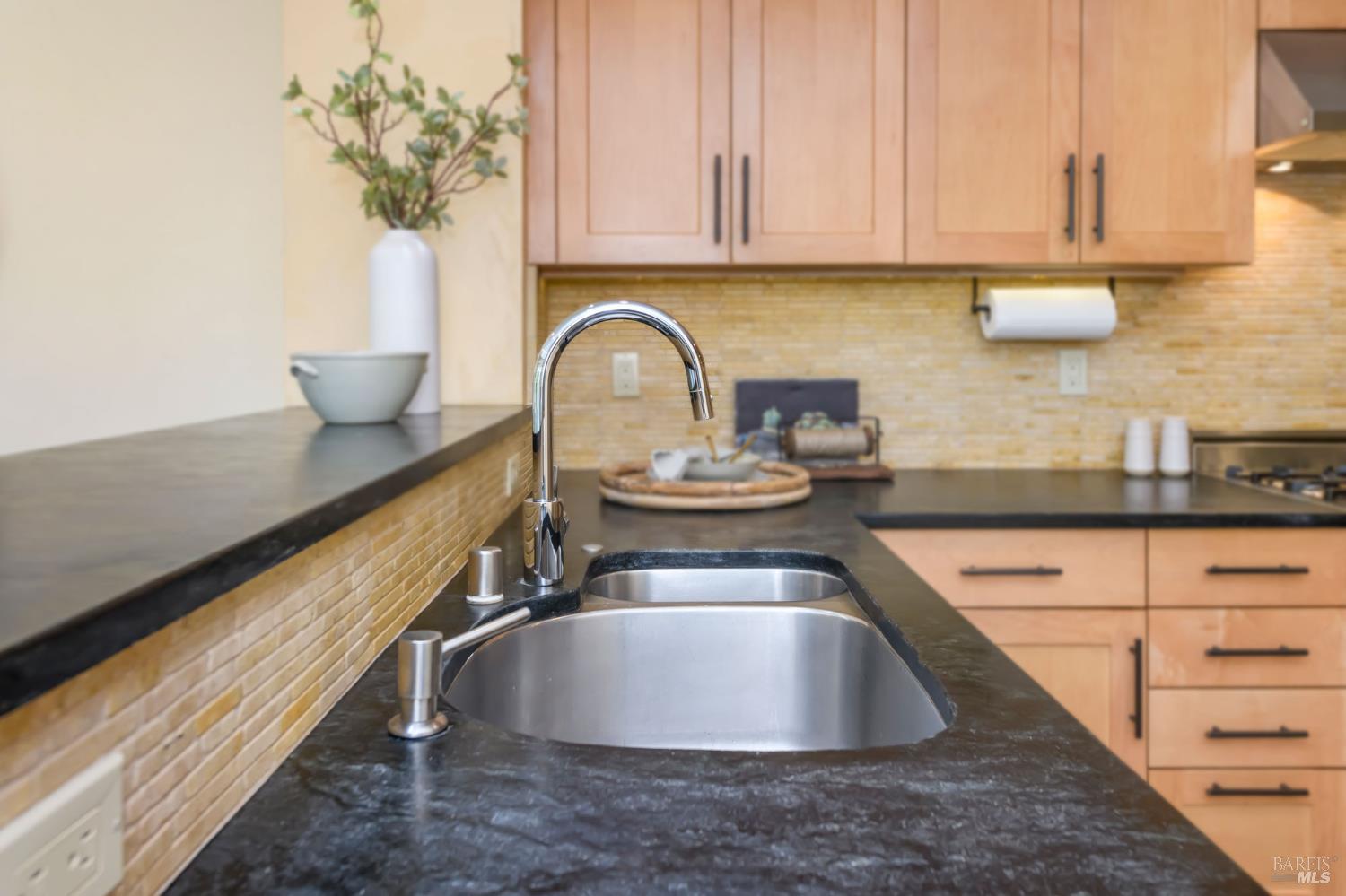 Detail Gallery Image 42 of 50 For 1721 Northstar Dr, Petaluma,  CA 94954 - 3 Beds | 2/1 Baths