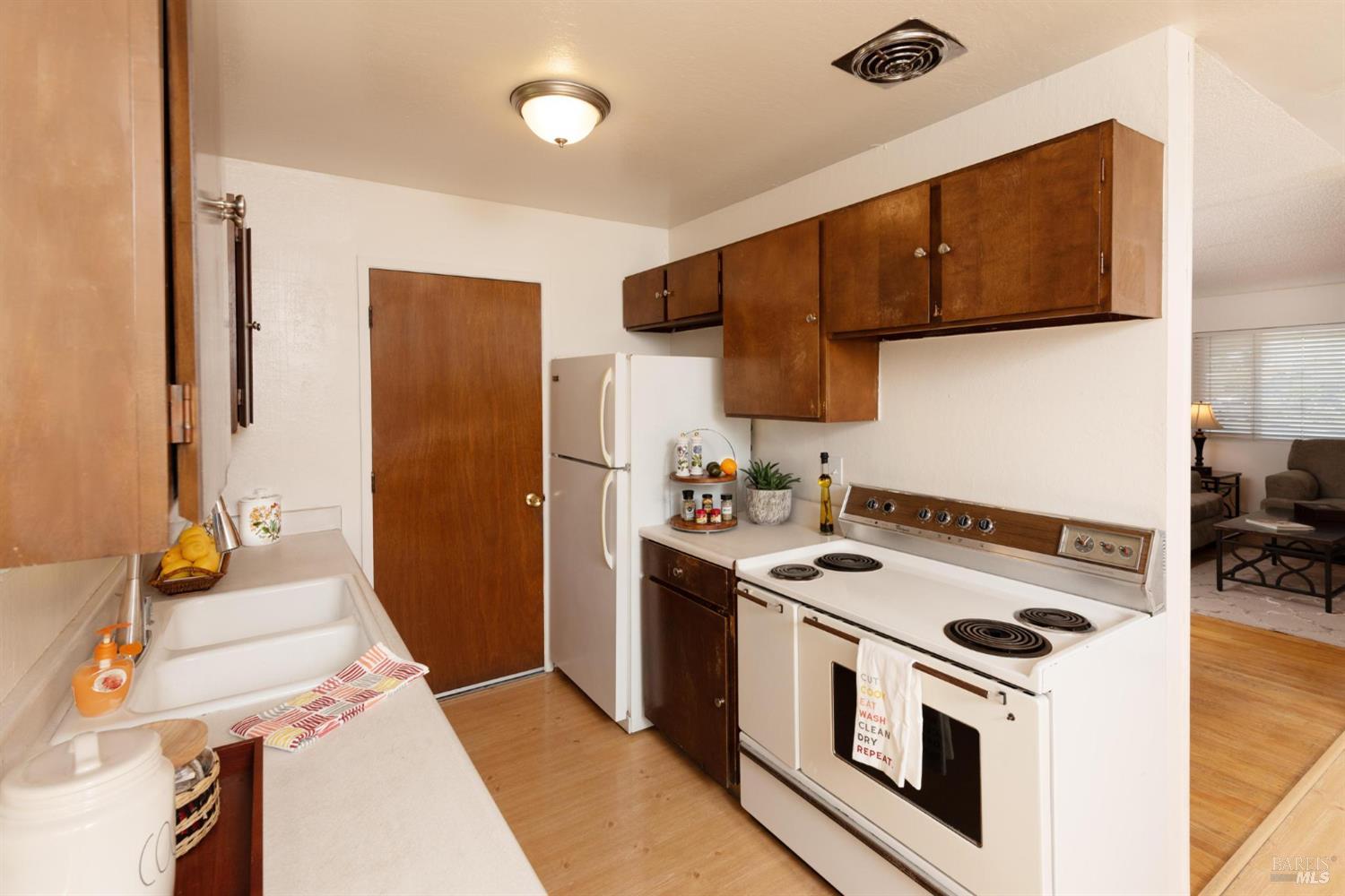 Detail Gallery Image 8 of 24 For 556 Baron Dr, Rohnert Park,  CA 94928 - 4 Beds | 2 Baths