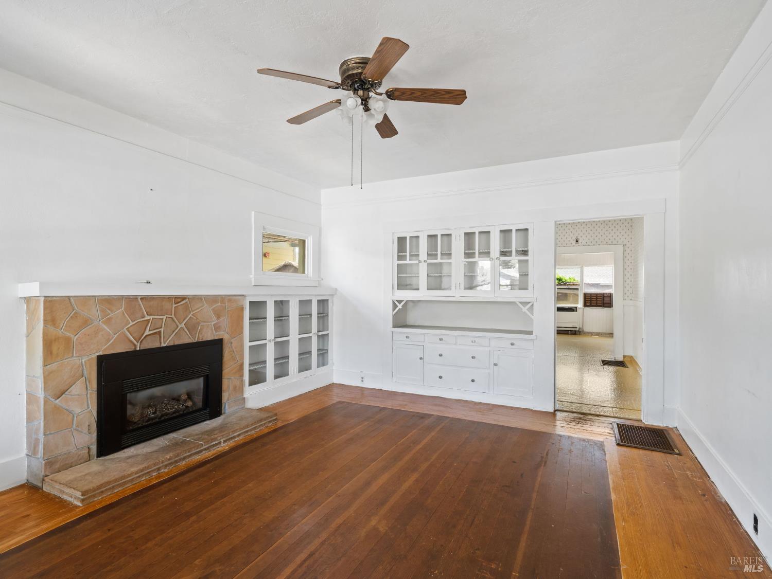Detail Gallery Image 6 of 52 For 442 Piper St, Healdsburg,  CA 95448 - 3 Beds | 2 Baths