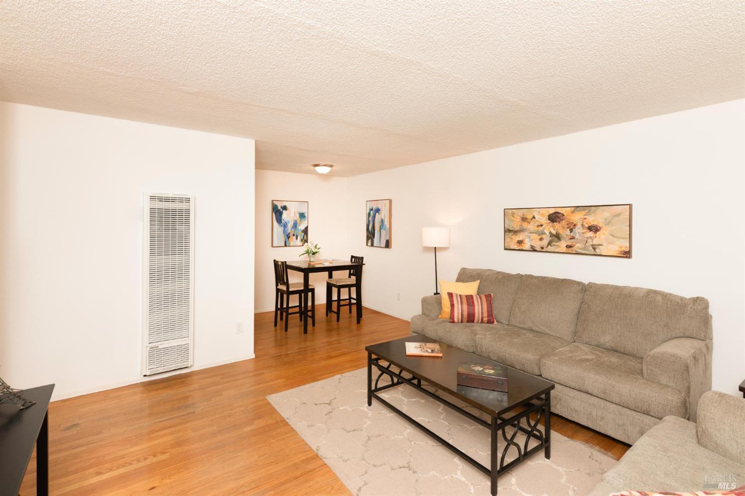 Detail Gallery Image 3 of 24 For 556 Baron Dr, Rohnert Park,  CA 94928 - 4 Beds | 2 Baths