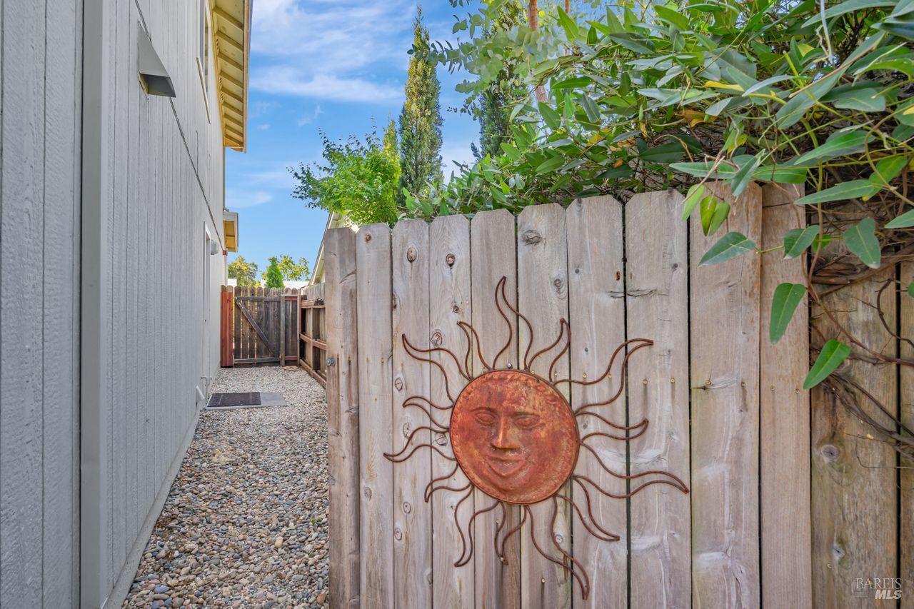 Detail Gallery Image 43 of 44 For 119 Philip Dr, Healdsburg,  CA 95448 - 4 Beds | 2/1 Baths