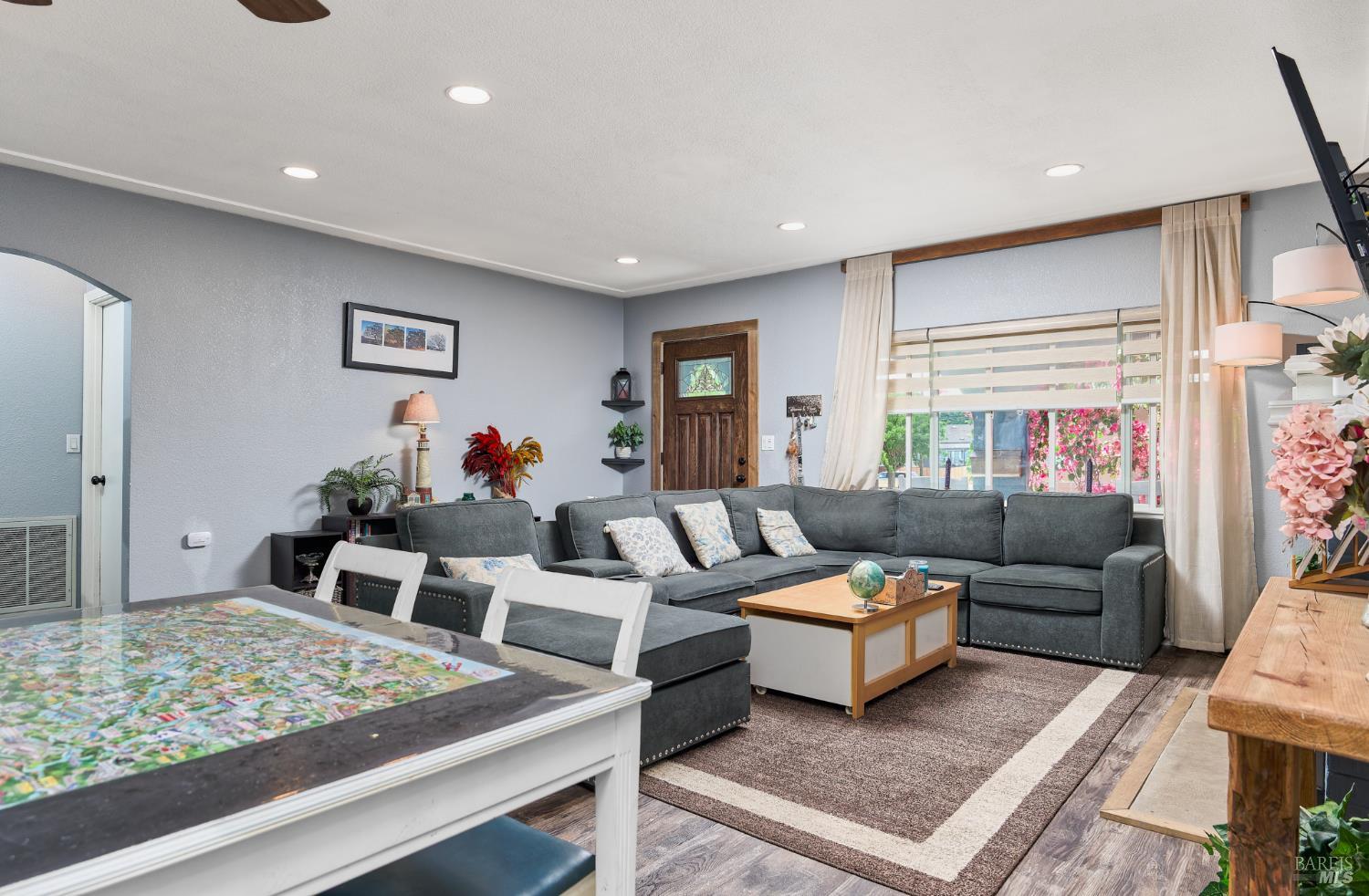 Detail Gallery Image 6 of 28 For 46 N 4th St, Rio Vista,  CA 94571 - 2 Beds | 1/1 Baths