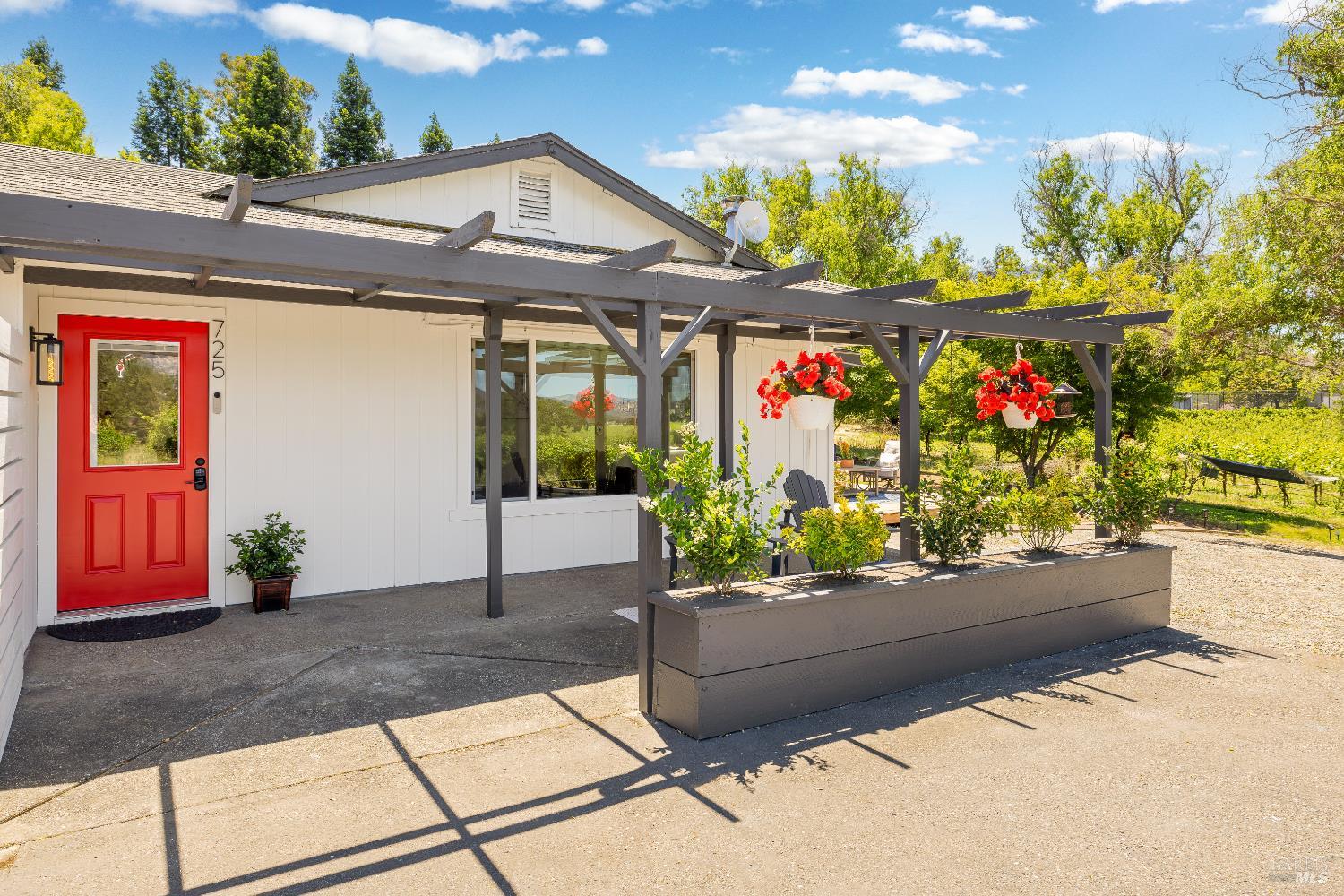 Detail Gallery Image 5 of 82 For 725 Lytton Station Rd, Healdsburg,  CA 95448 - 7 Beds | 5 Baths