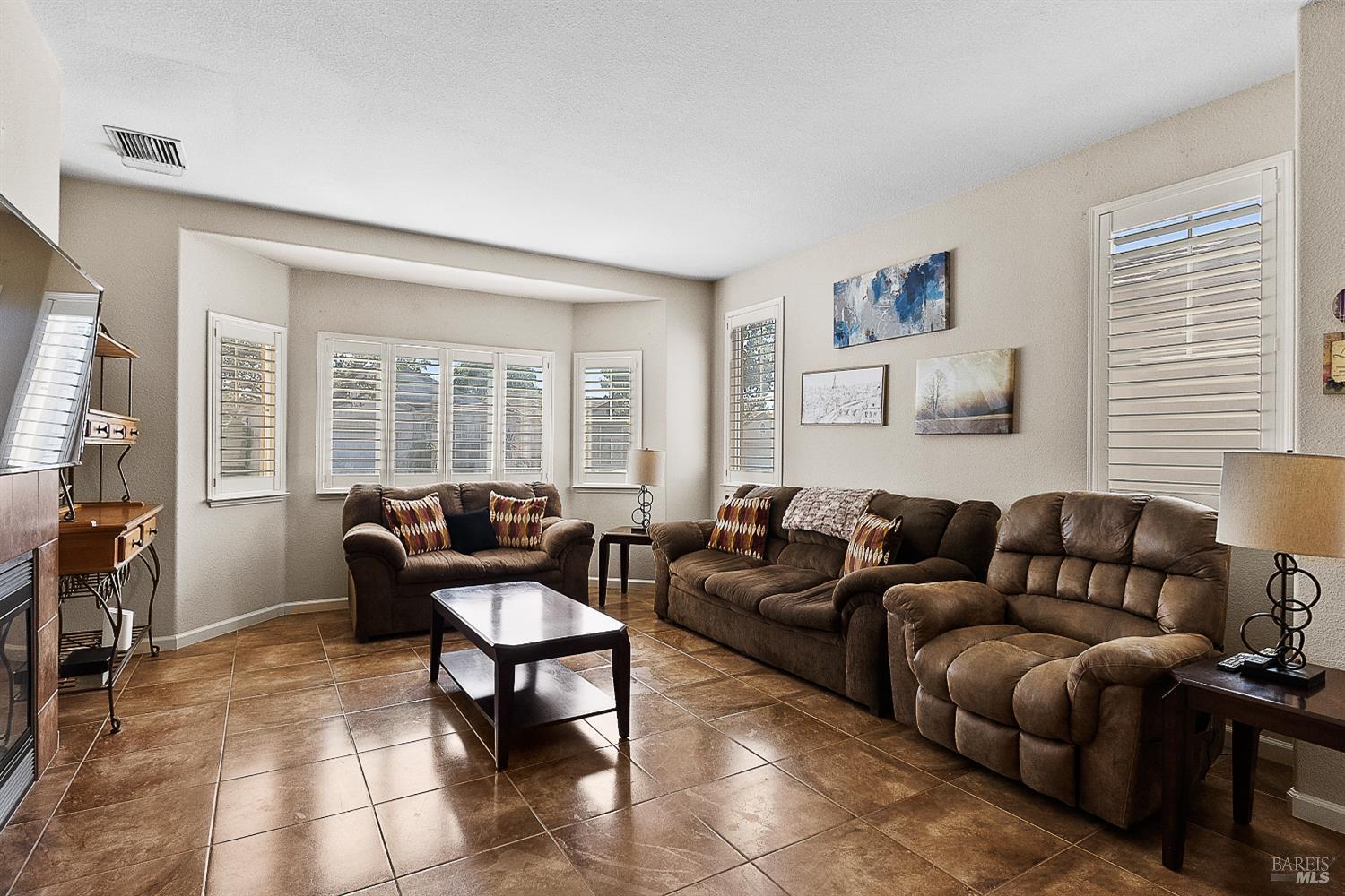 Detail Gallery Image 5 of 30 For 714 Cherry Hills Ln, Rio Vista,  CA 94571 - 2 Beds | 2 Baths