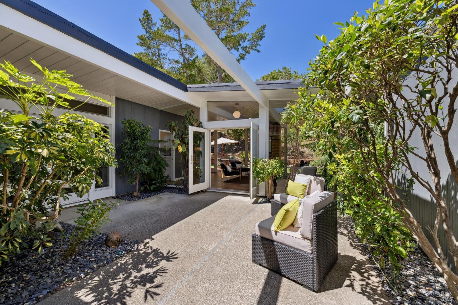 Detail Gallery Image 16 of 52 For 100 De La Guerra Rd, San Rafael,  CA 94903 - 4 Beds | 2 Baths