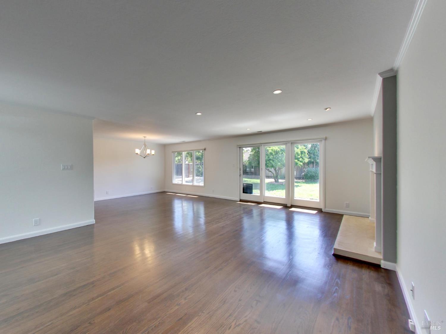 Detail Gallery Image 4 of 36 For 19 Dartmouth Dr, Larkspur,  CA 94939 - 3 Beds | 2 Baths