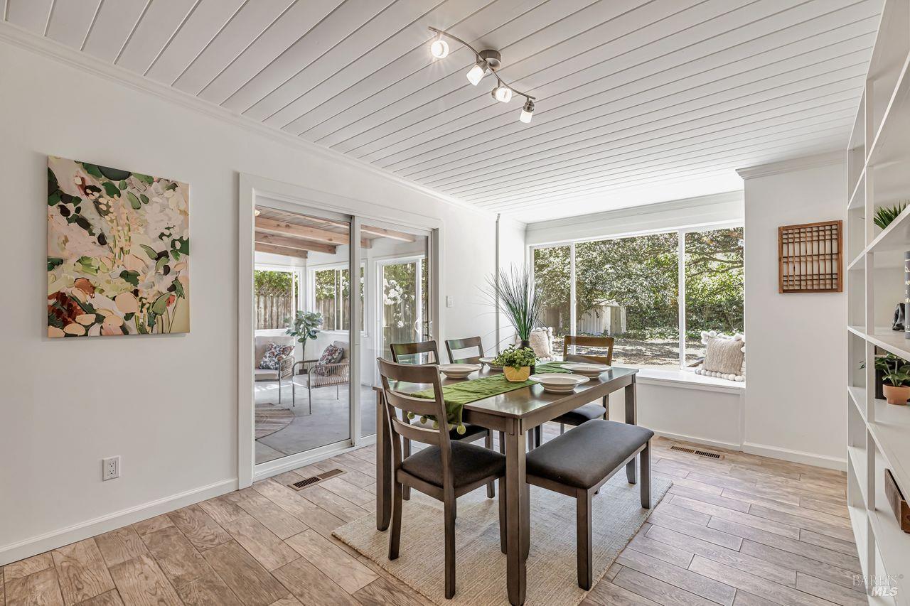 Detail Gallery Image 5 of 43 For 347 Major Dr, Santa Rosa,  CA 95403 - 3 Beds | 2 Baths