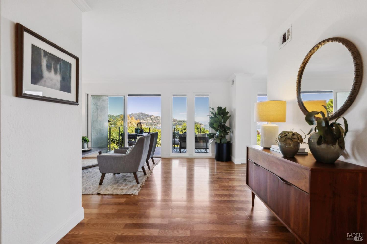 Detail Gallery Image 8 of 46 For 15 Harbor Oak Dr #12,  Tiburon,  CA 94920 - 2 Beds | 2 Baths
