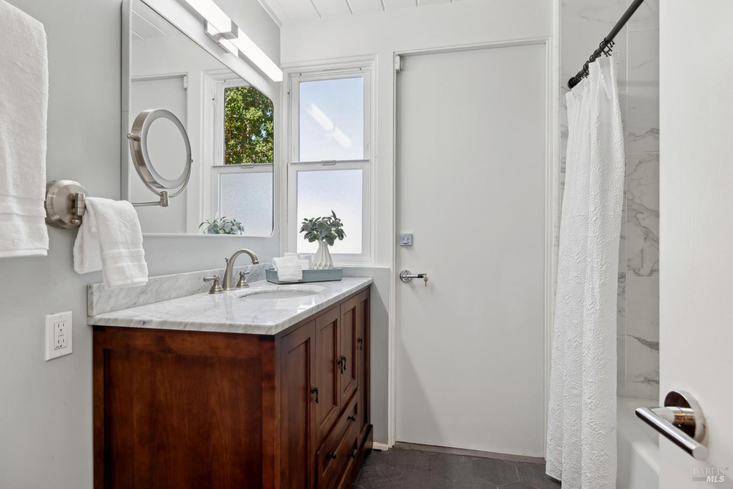 Detail Gallery Image 34 of 52 For 100 De La Guerra Rd, San Rafael,  CA 94903 - 4 Beds | 2 Baths