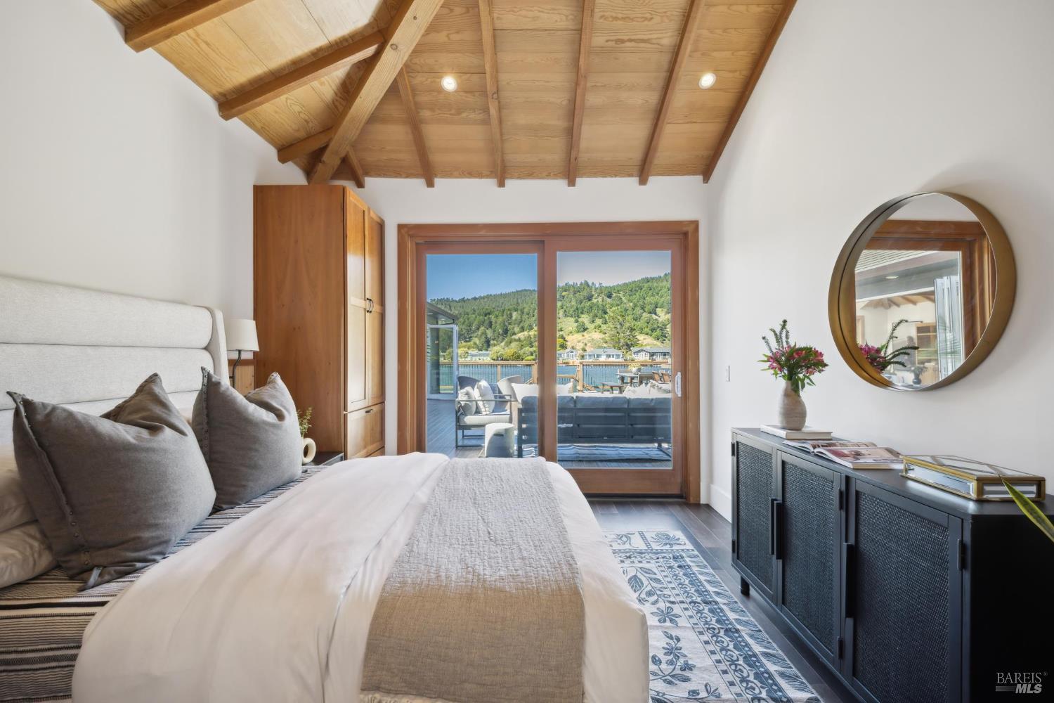 Detail Gallery Image 11 of 23 For 189 Seadrift Rd, Stinson Beach,  CA 94970 - 3 Beds | 3 Baths