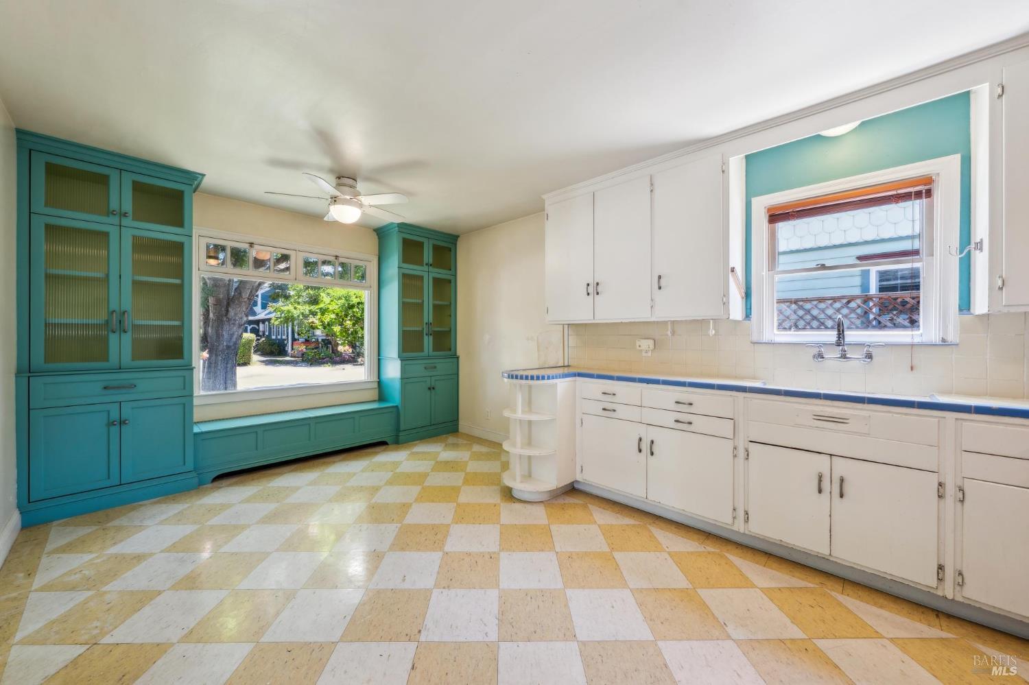Detail Gallery Image 10 of 33 For 608 Mountain View Ave, Petaluma,  CA 94952 - 2 Beds | 1 Baths