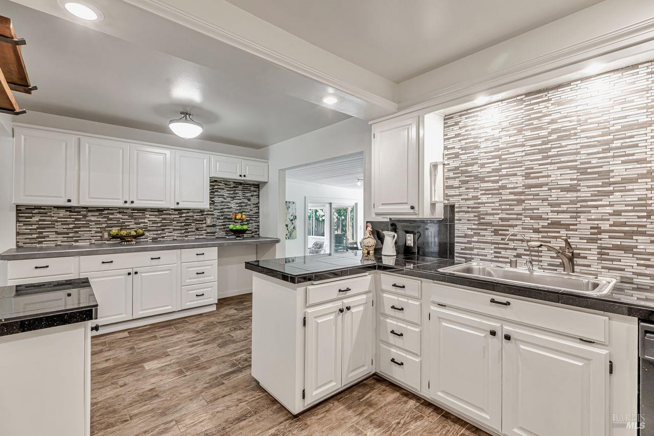 Detail Gallery Image 19 of 43 For 347 Major Dr, Santa Rosa,  CA 95403 - 3 Beds | 2 Baths