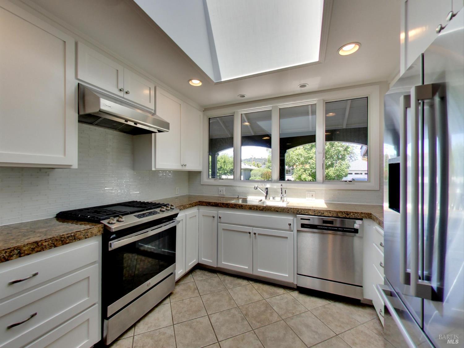 Detail Gallery Image 10 of 36 For 19 Dartmouth Dr, Larkspur,  CA 94939 - 3 Beds | 2 Baths