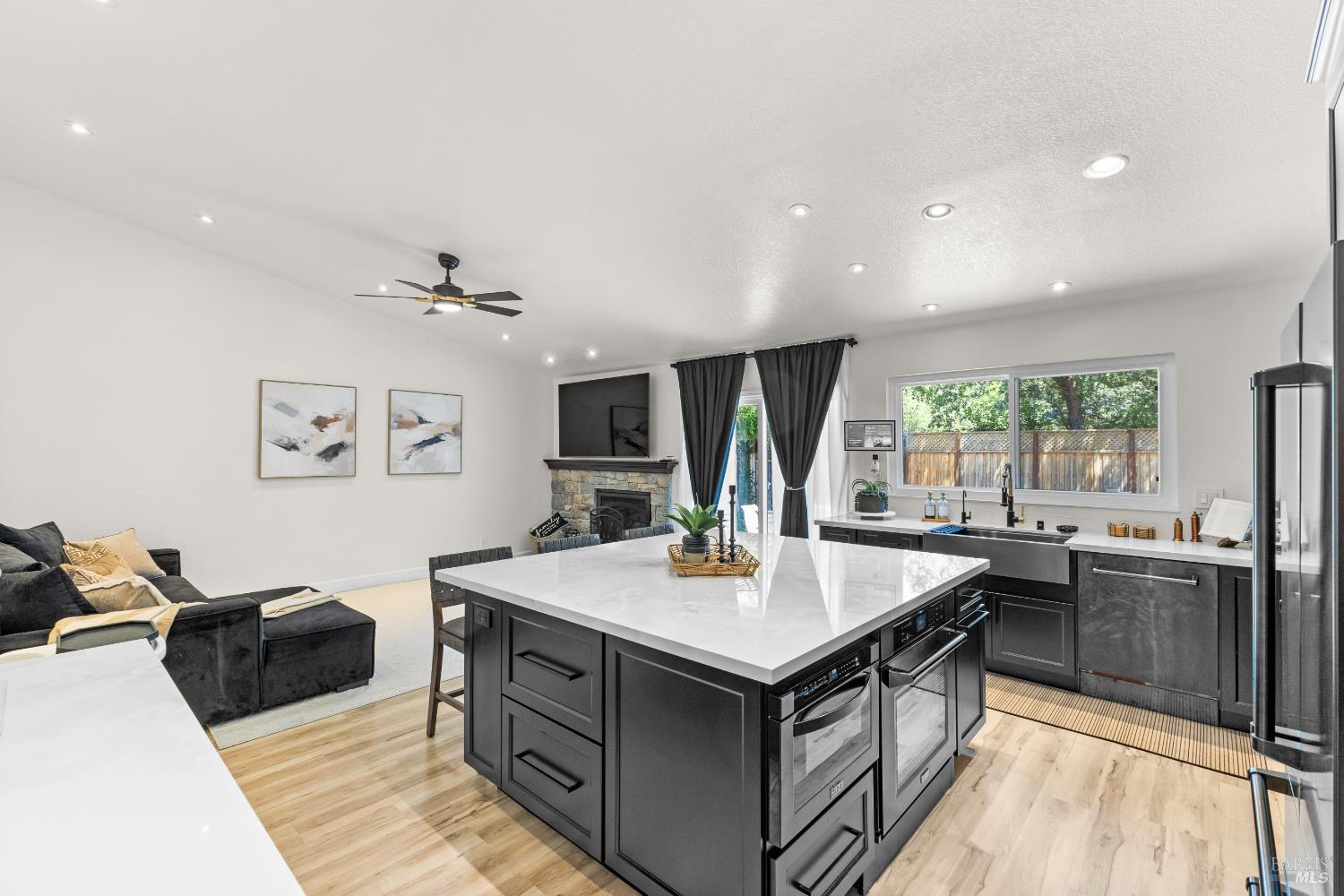 Detail Gallery Image 11 of 31 For 9508 Jessica Dr, Windsor,  CA 95492 - 4 Beds | 2 Baths